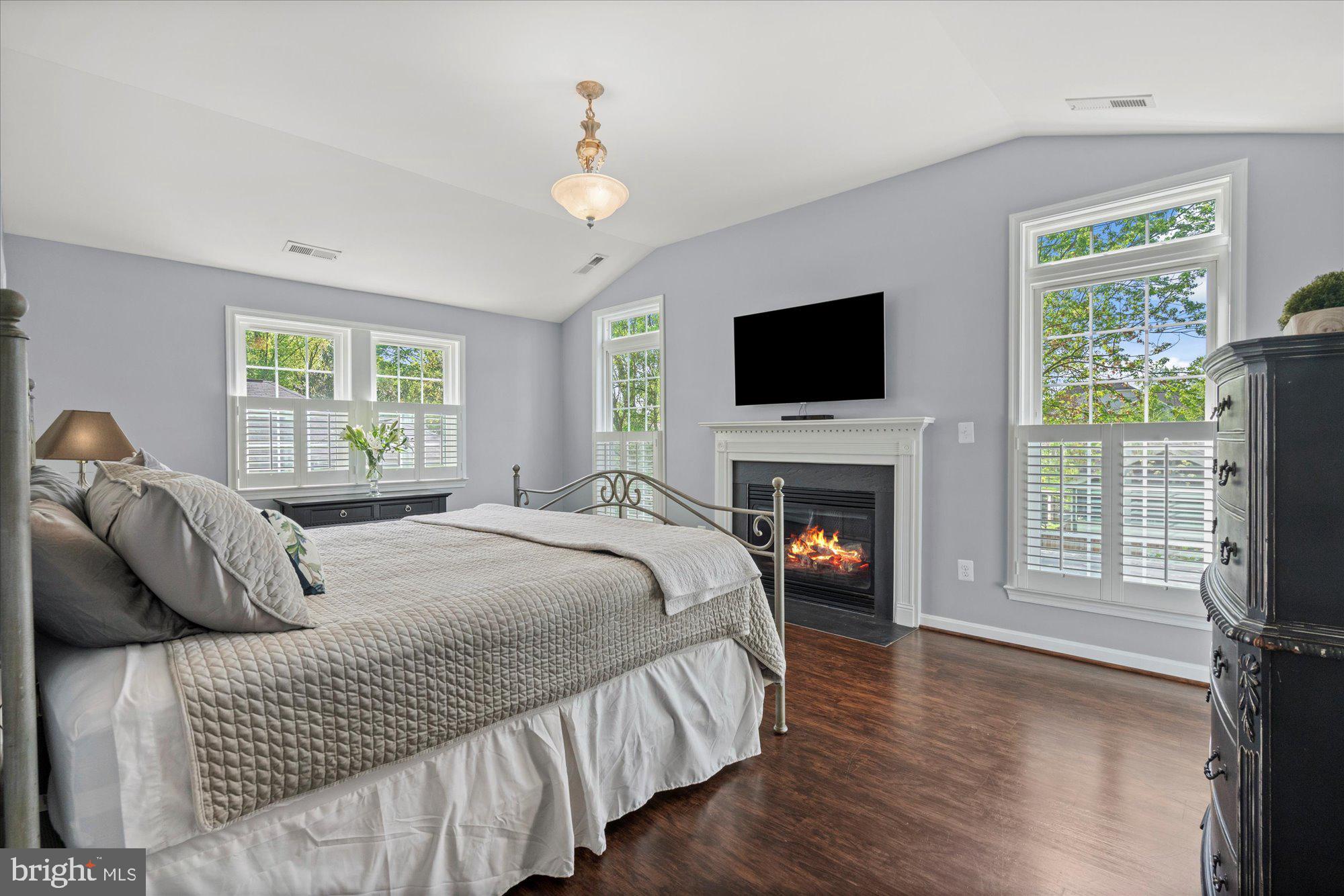 WAYNEWOOD - Residential