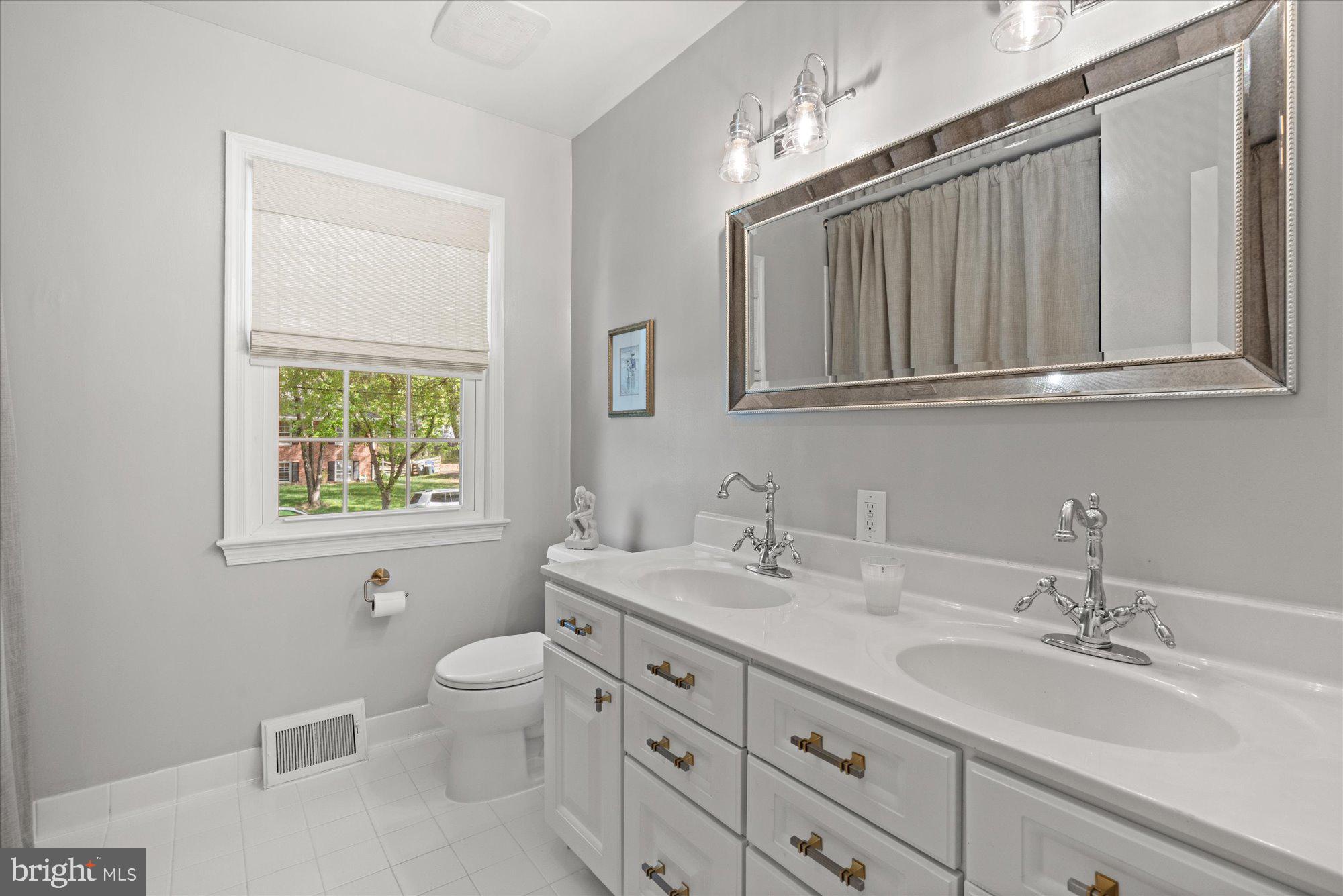 WAYNEWOOD - Residential