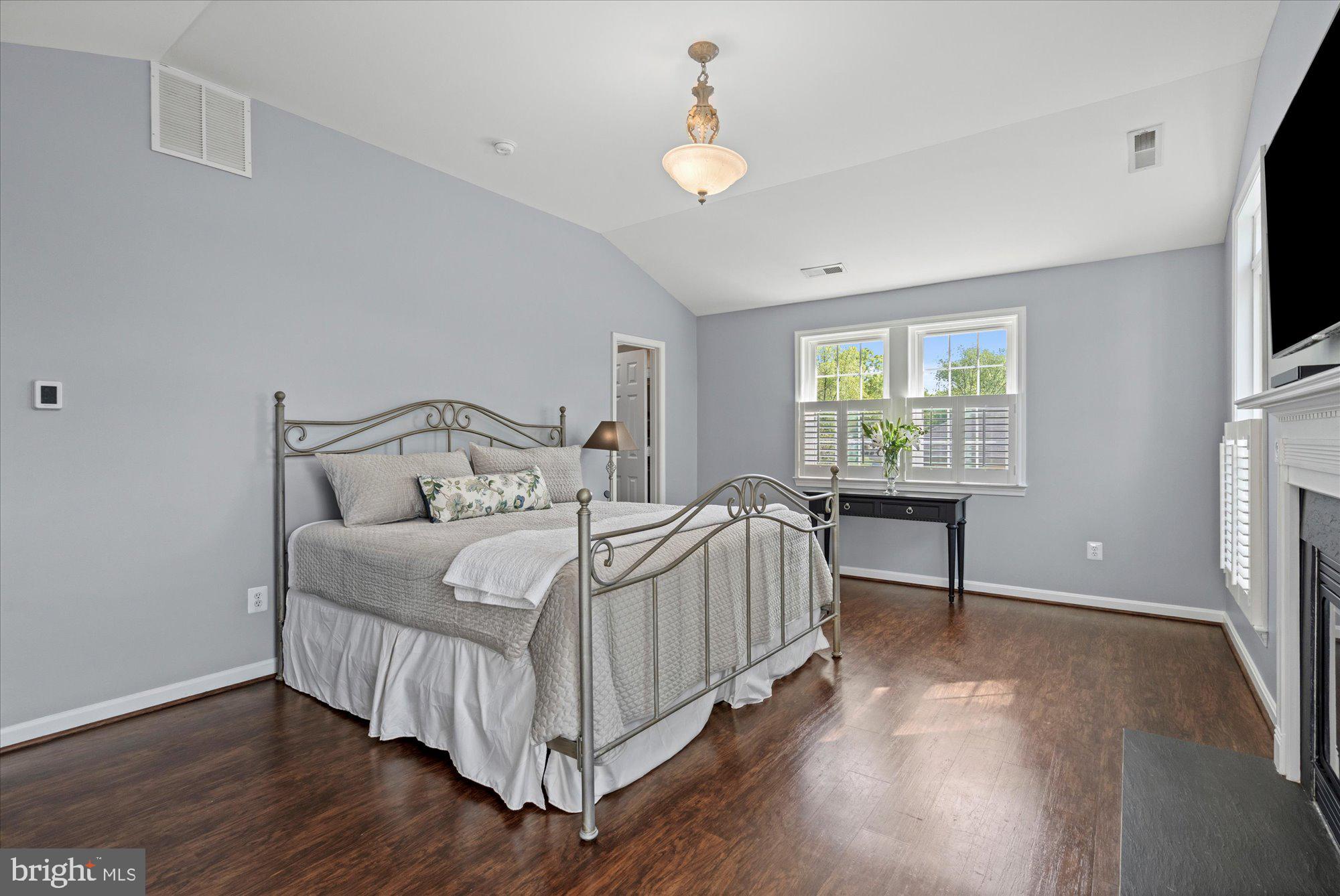 WAYNEWOOD - Residential