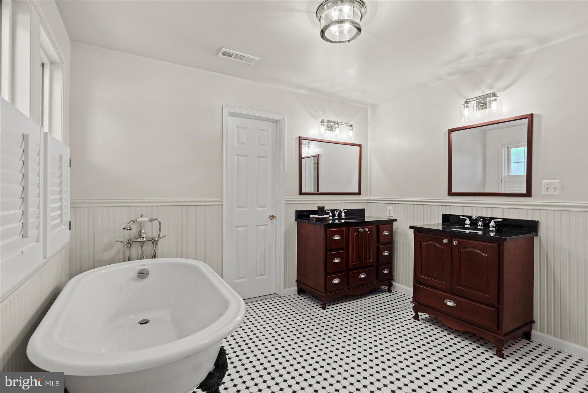 WAYNEWOOD - Residential