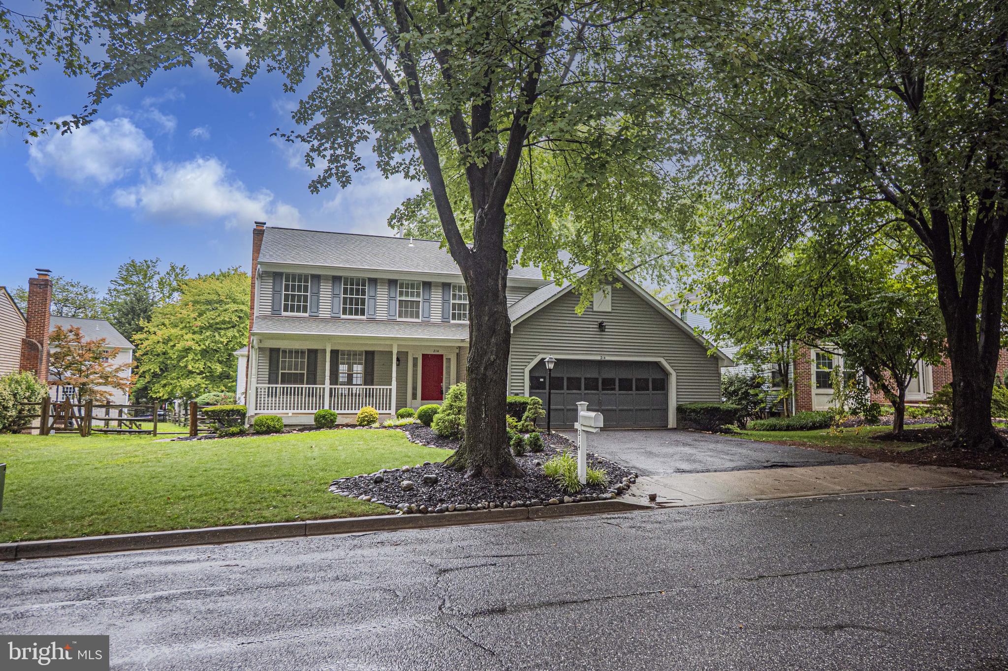 214 BOOKHAM LANE