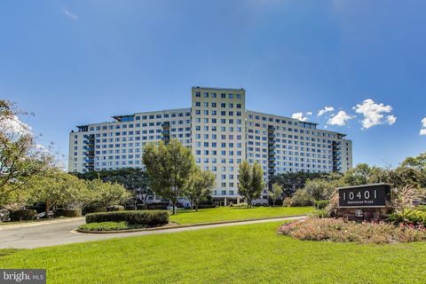 Photo of 10401 Grosvenor Pl #1620, ROCKVILLE, MD 20852 (MLS # MDMC2196750)