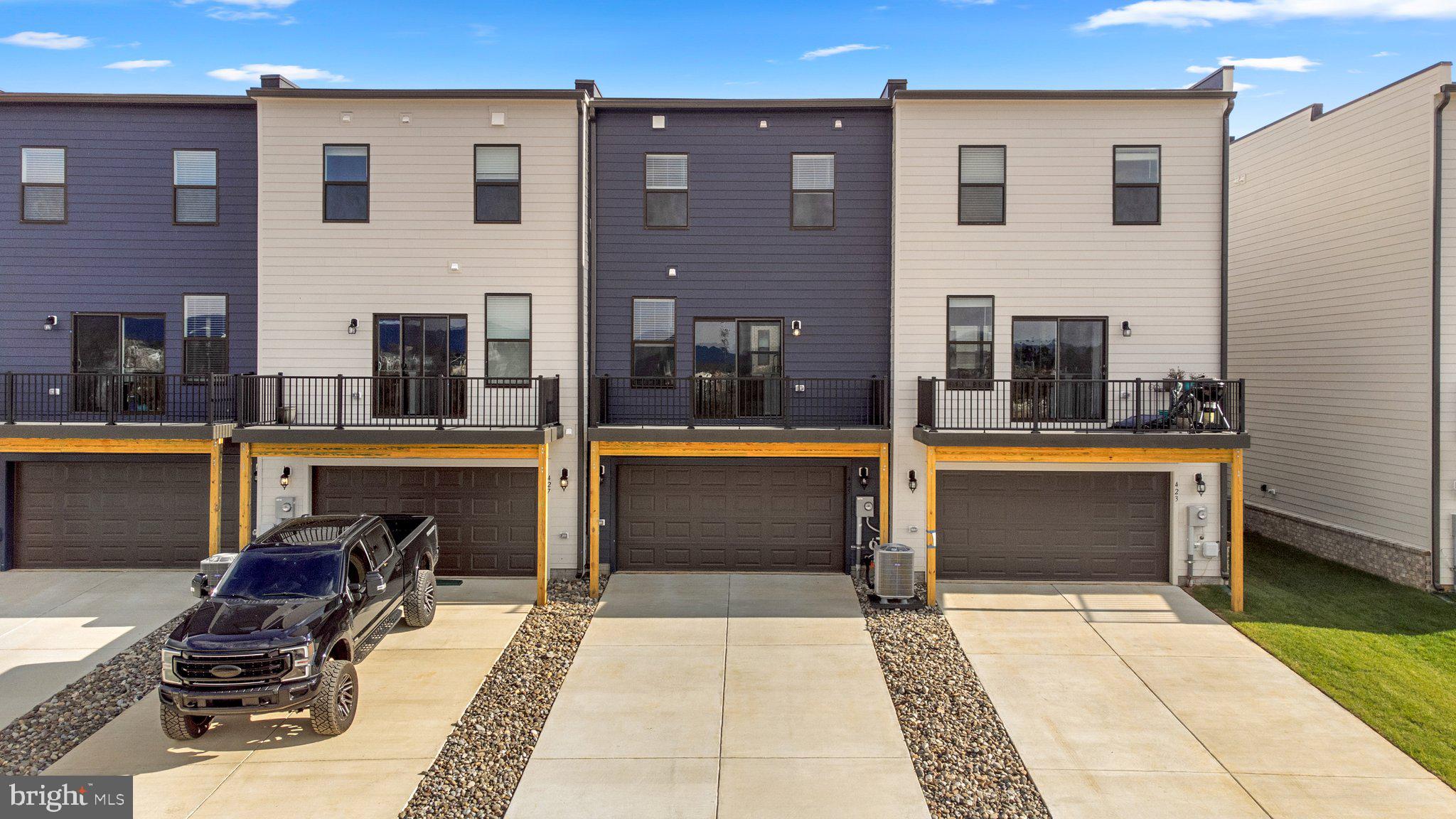 RENN QUARTER - Residential Lease