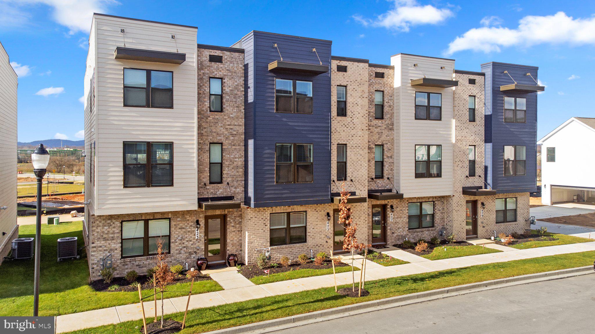 RENN QUARTER - Residential Lease