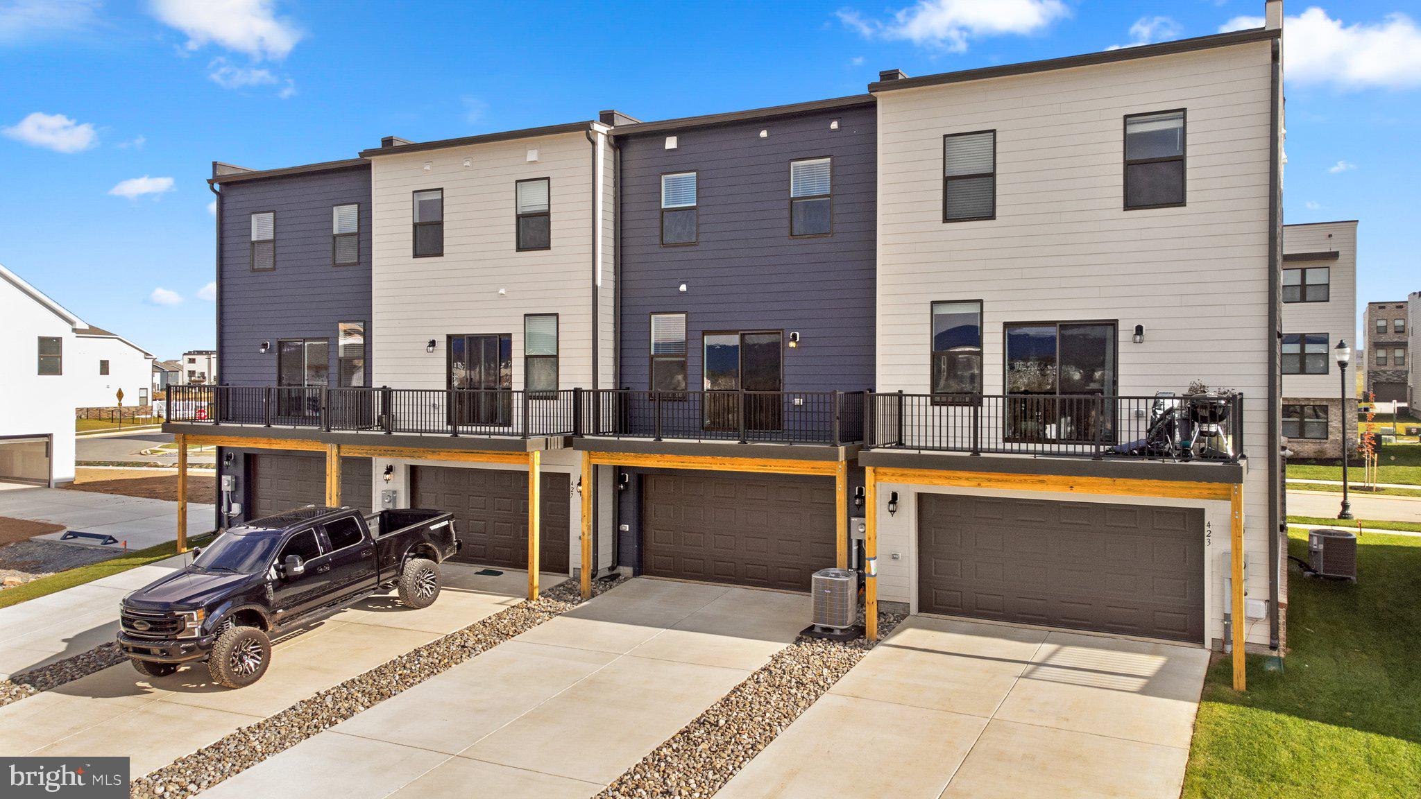 RENN QUARTER - Residential Lease