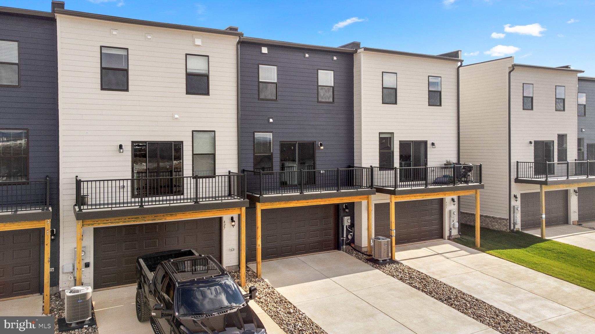 RENN QUARTER - Residential Lease