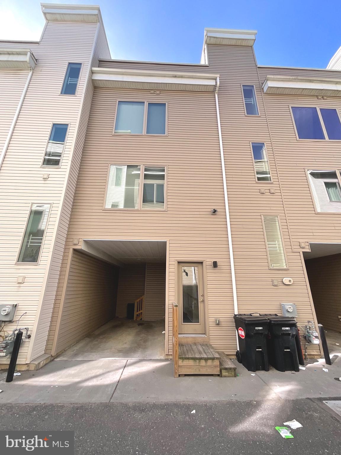 EAST KENSINGTON - Residential Lease