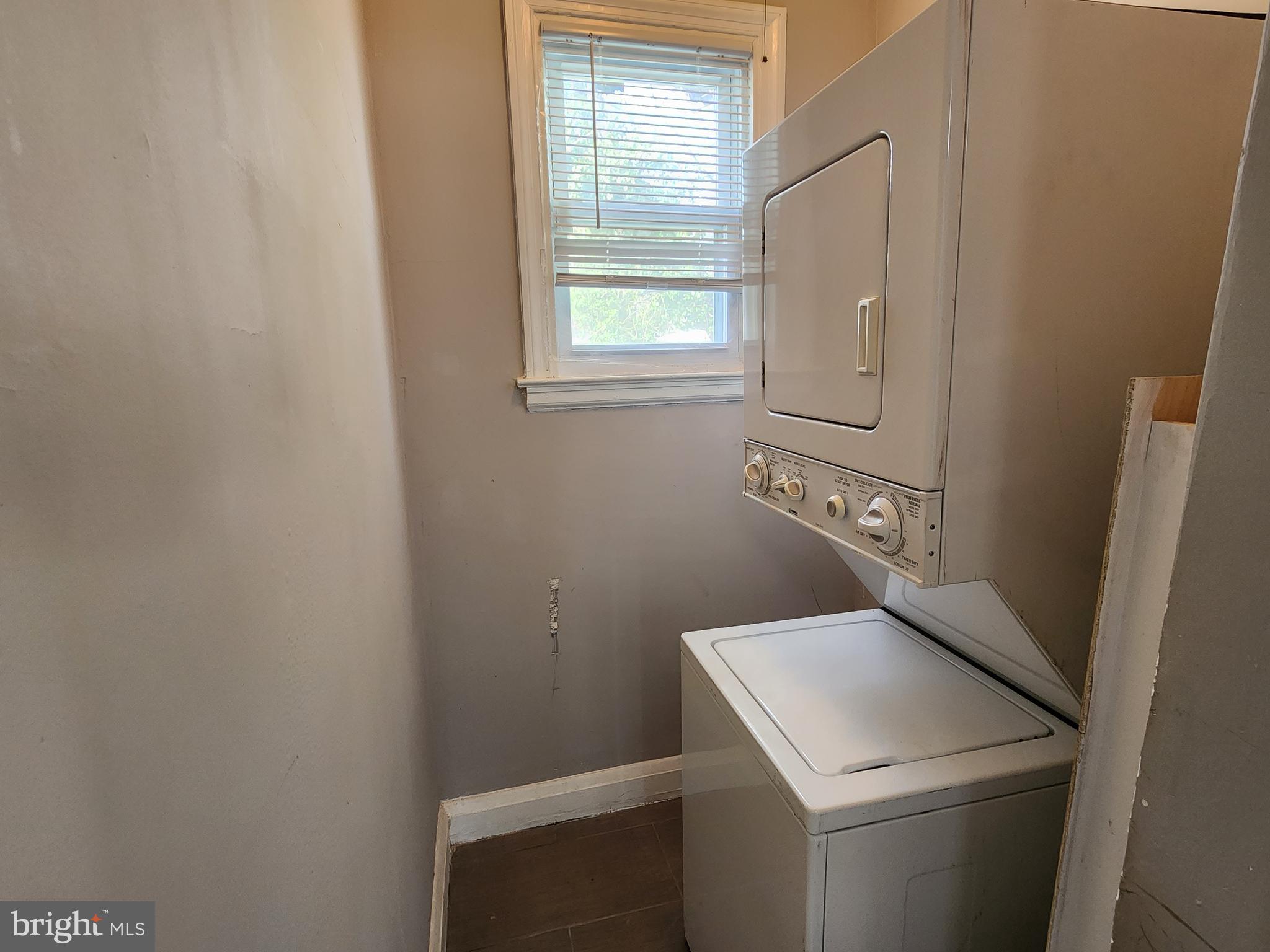 WINSTON GOVANS - Residential Lease