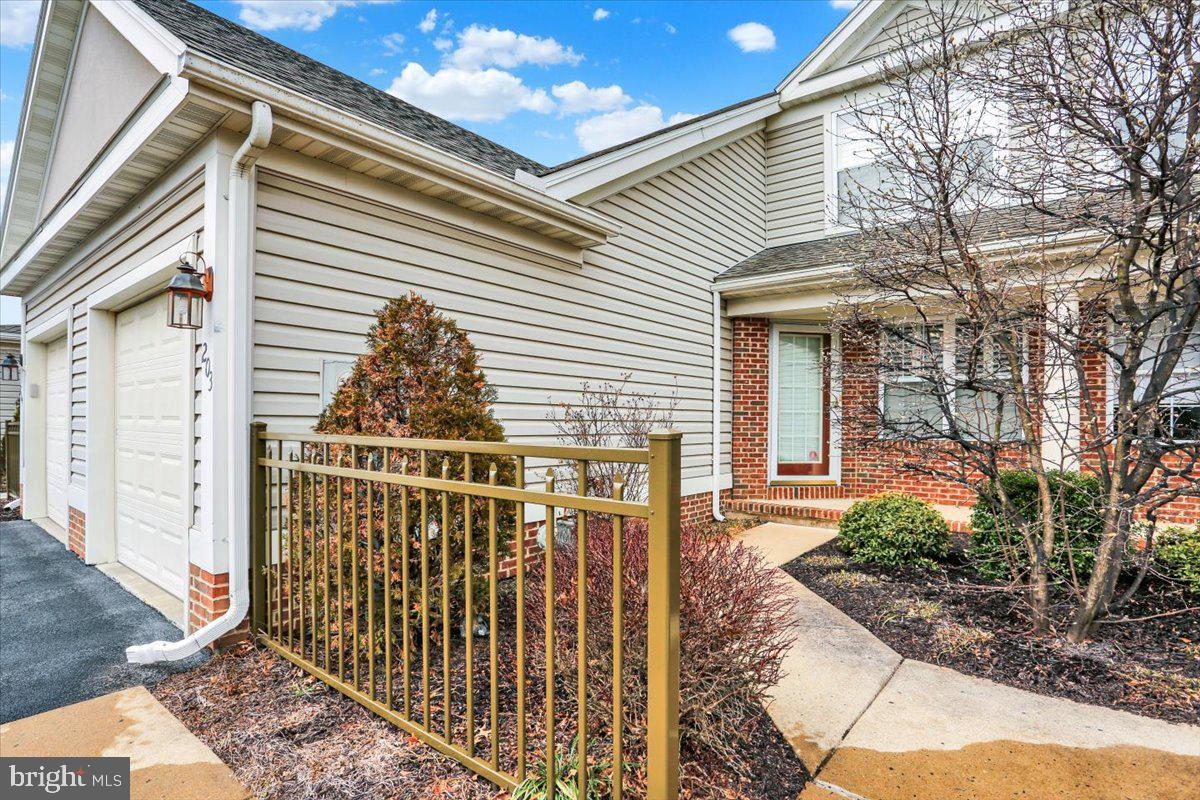 203 OAK HILL LANE