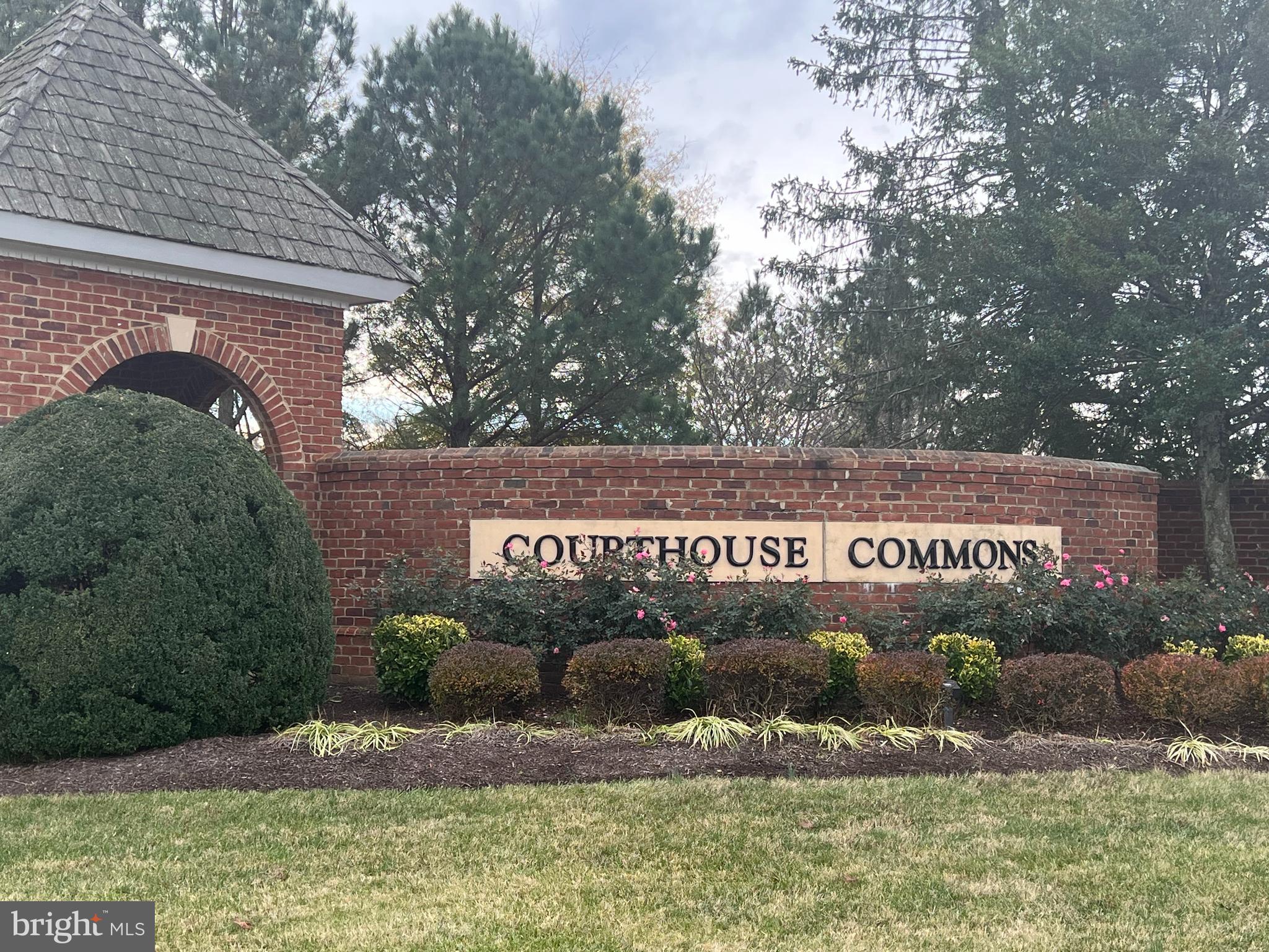 COURTHOUSE COMMONS - Residential Lease