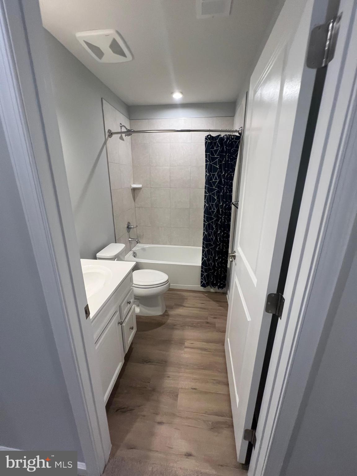 COURTHOUSE COMMONS - Residential Lease