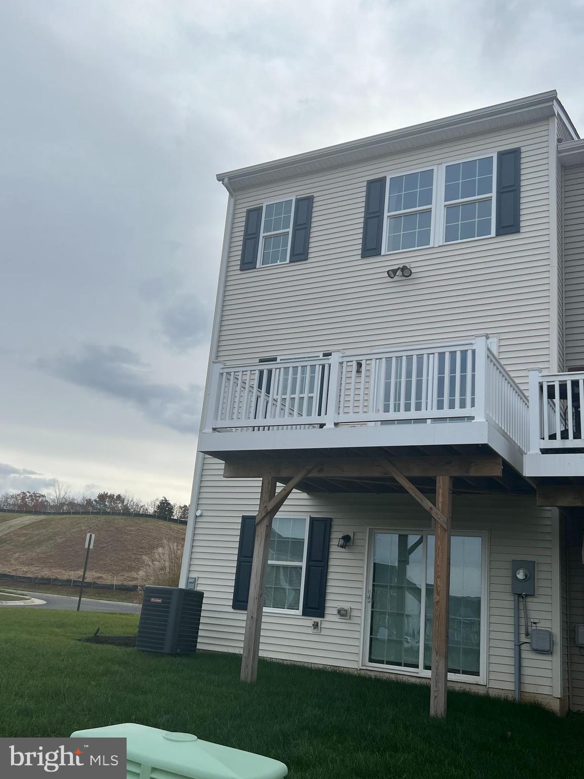 COURTHOUSE COMMONS - Residential Lease