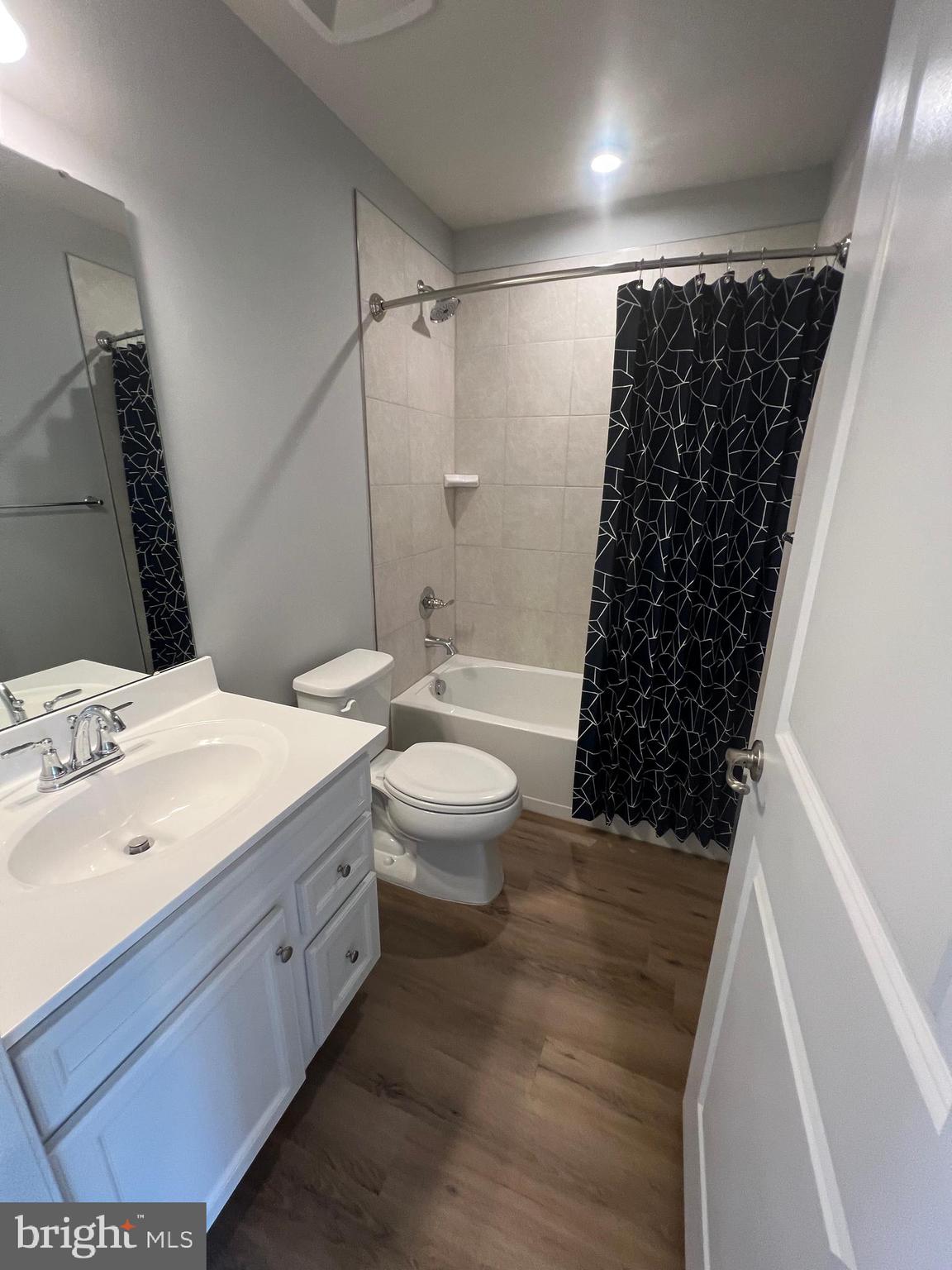 COURTHOUSE COMMONS - Residential Lease