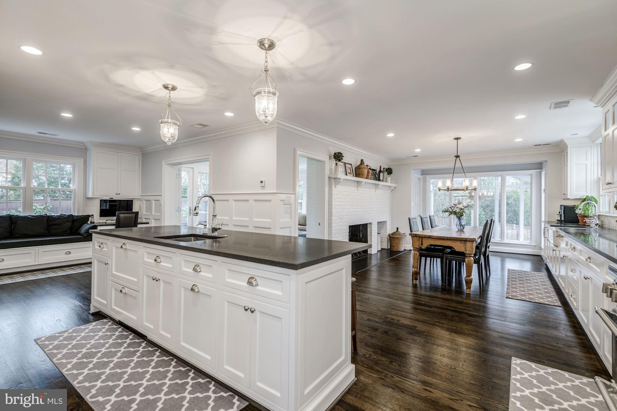 DOWNSCREST - Residential