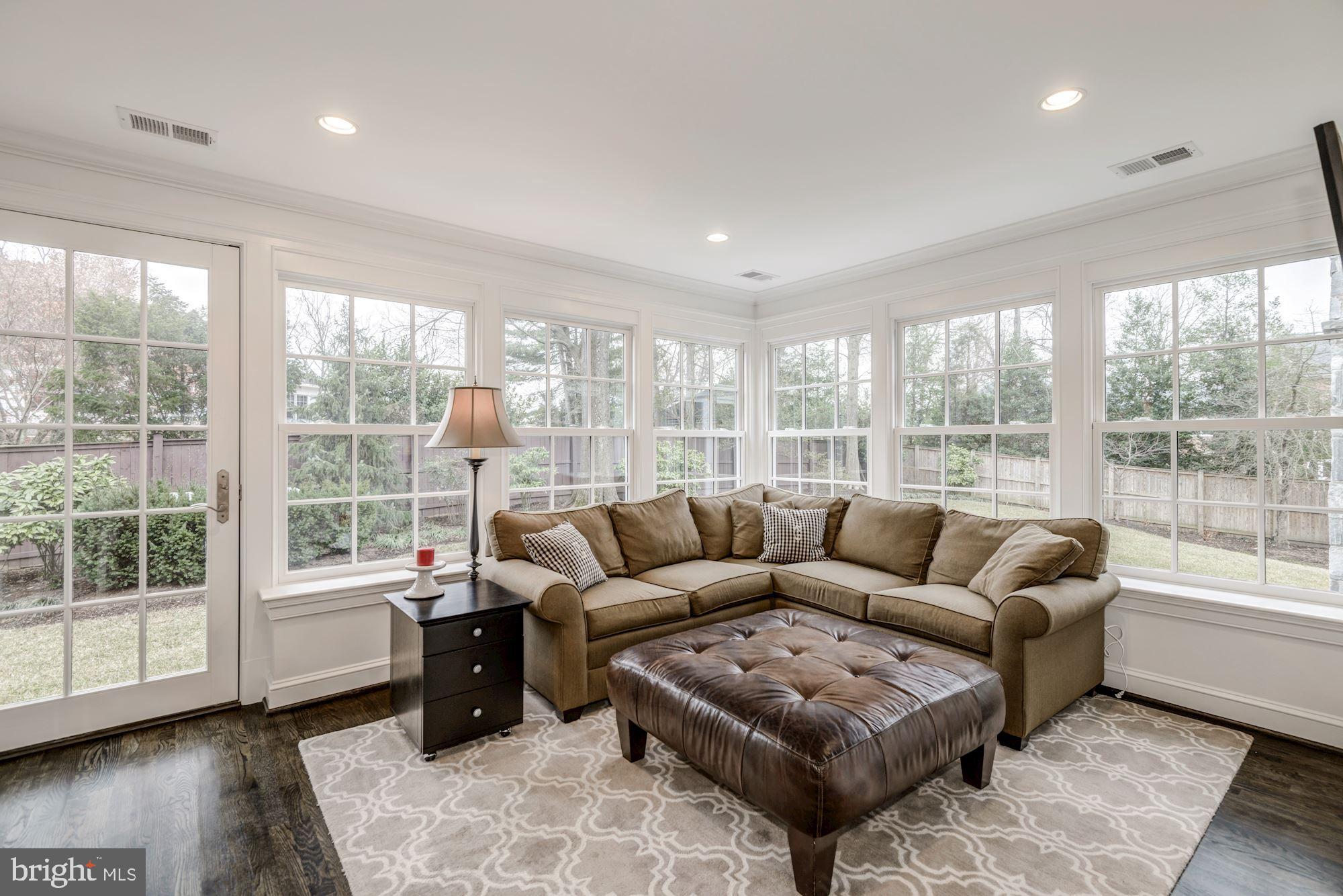 DOWNSCREST - Residential