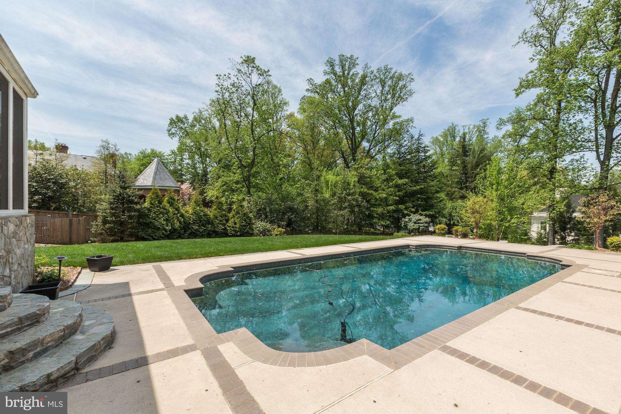 DOWNSCREST - Residential