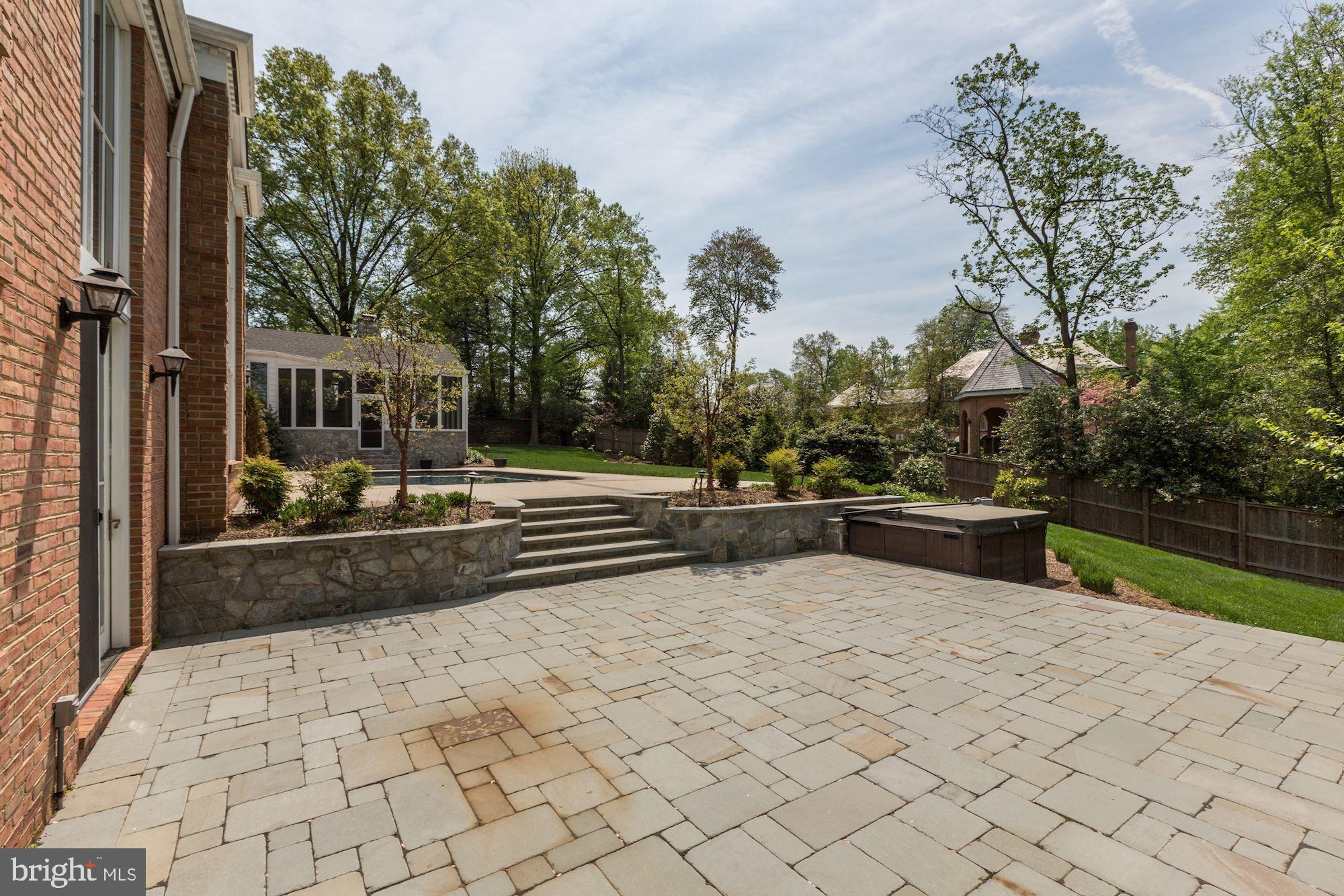 DOWNSCREST - Residential