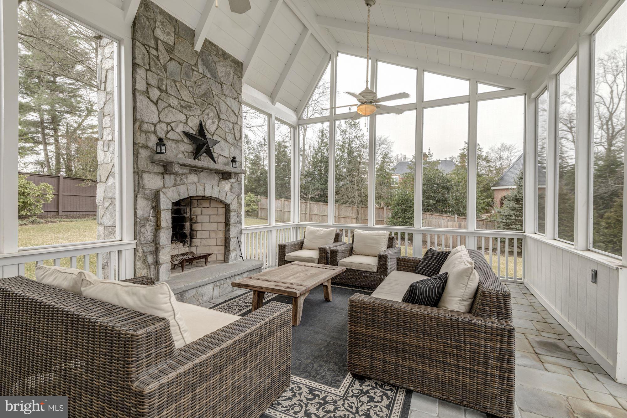 DOWNSCREST - Residential