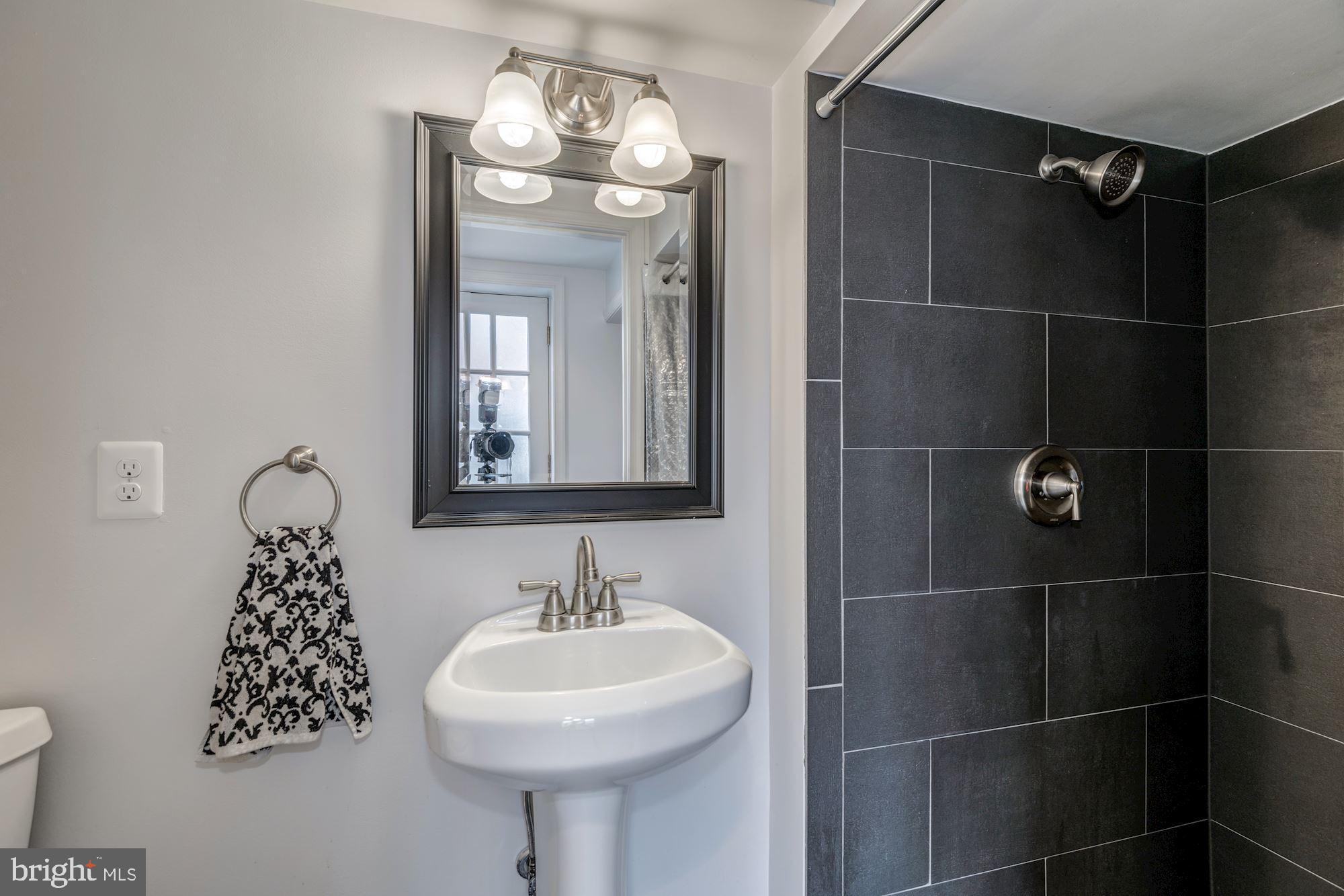 DOWNSCREST - Residential