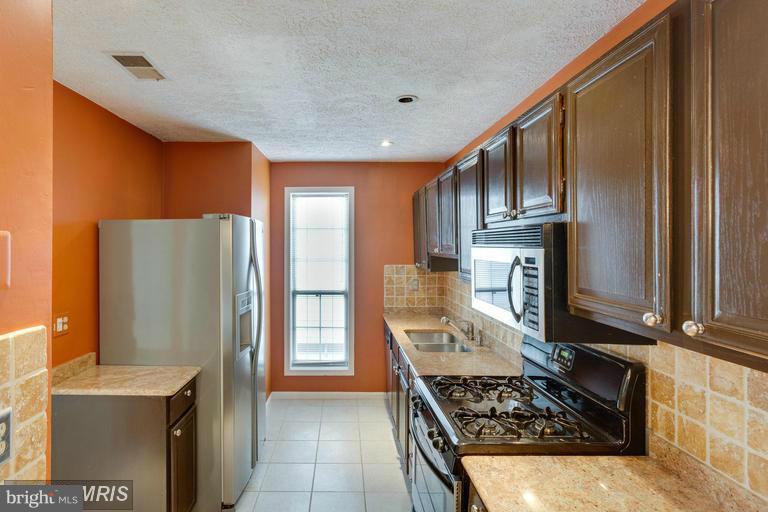 THE OAKTON - Residential Lease