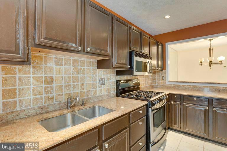 THE OAKTON - Residential Lease