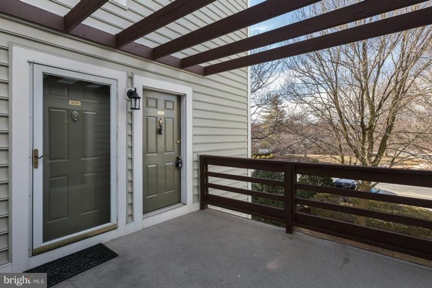 Host your next dinner party in style with this renovated kitchen that has updated stainless steel appliances, rich dark brown cabinetry and granite counters with backsplash.   Most rentals in this zip code, with an updated kitchen, are priced several hundred dollars more!  No boring plain vanilla walls, something you'll find in most rentals, and a trendy modern bathroom with glass sink!