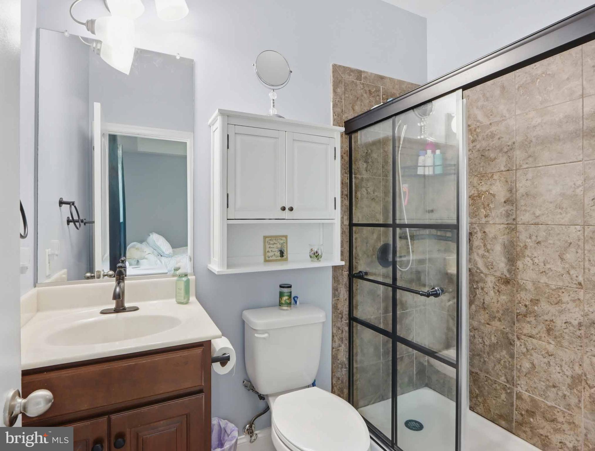 COUNTRY CLUB MANOR - Residential