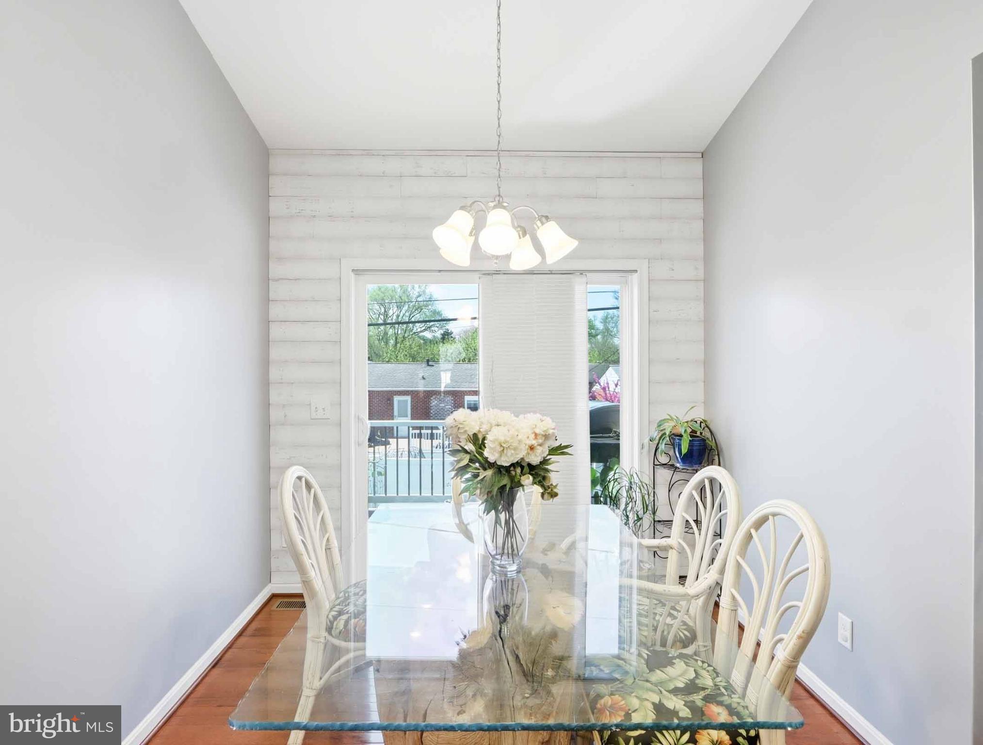 COUNTRY CLUB MANOR - Residential