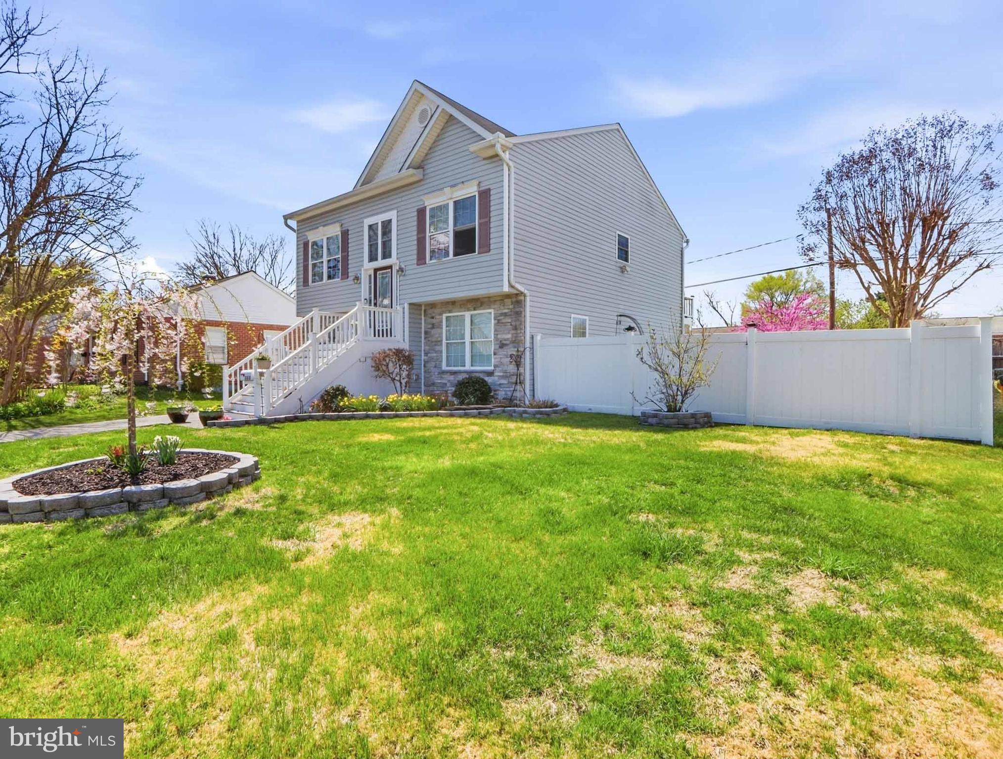 COUNTRY CLUB MANOR - Residential