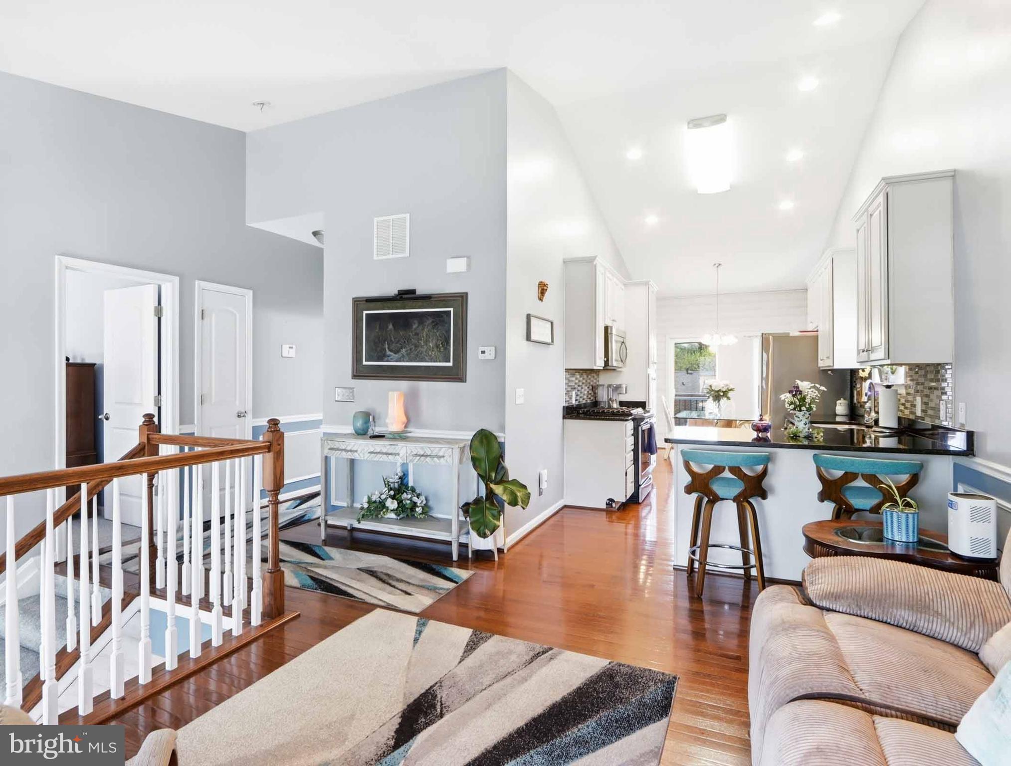 COUNTRY CLUB MANOR - Residential