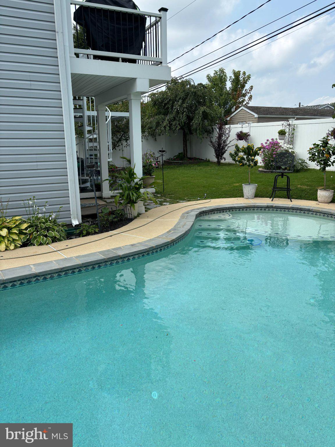 COUNTRY CLUB MANOR - Residential