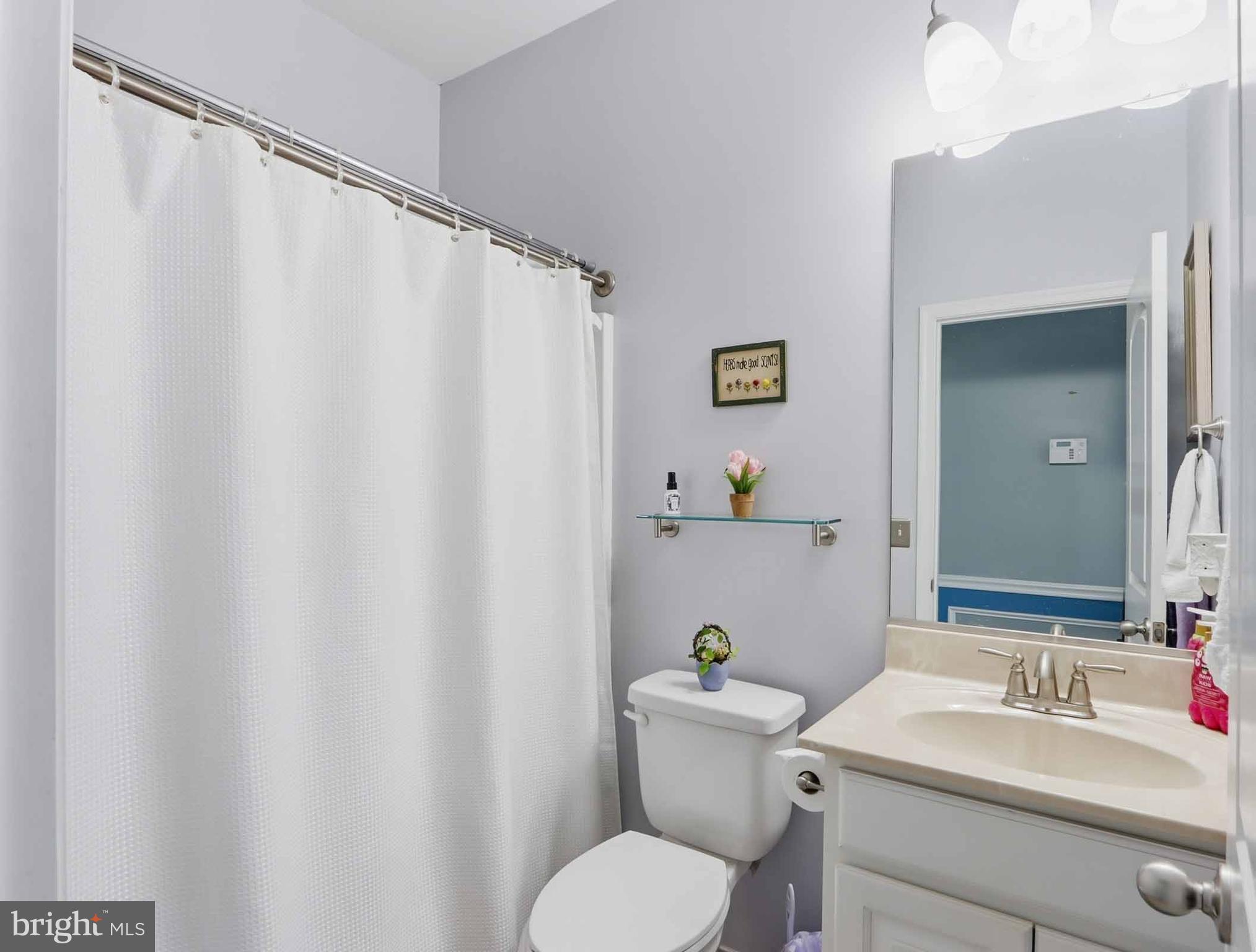 COUNTRY CLUB MANOR - Residential