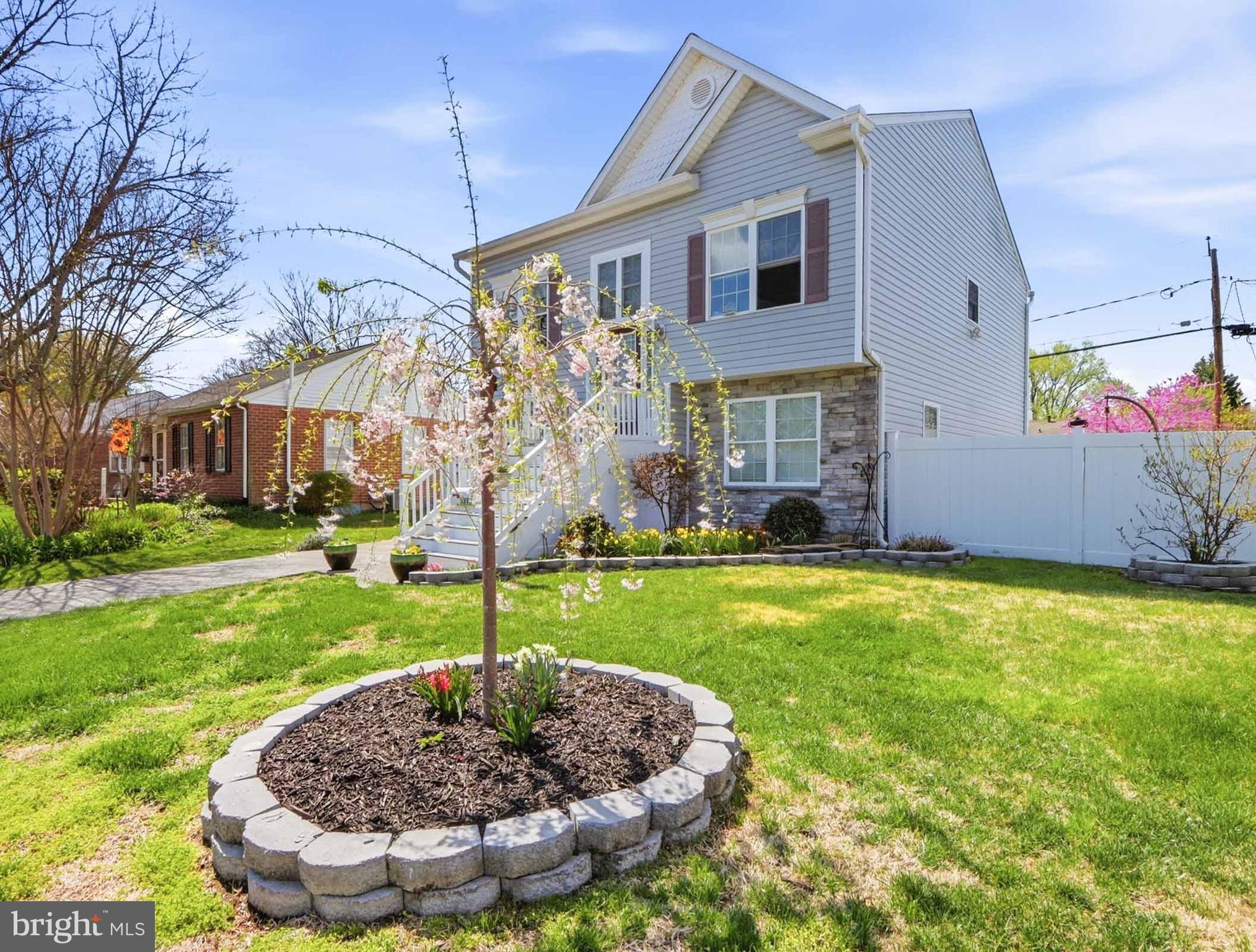 COUNTRY CLUB MANOR - Residential