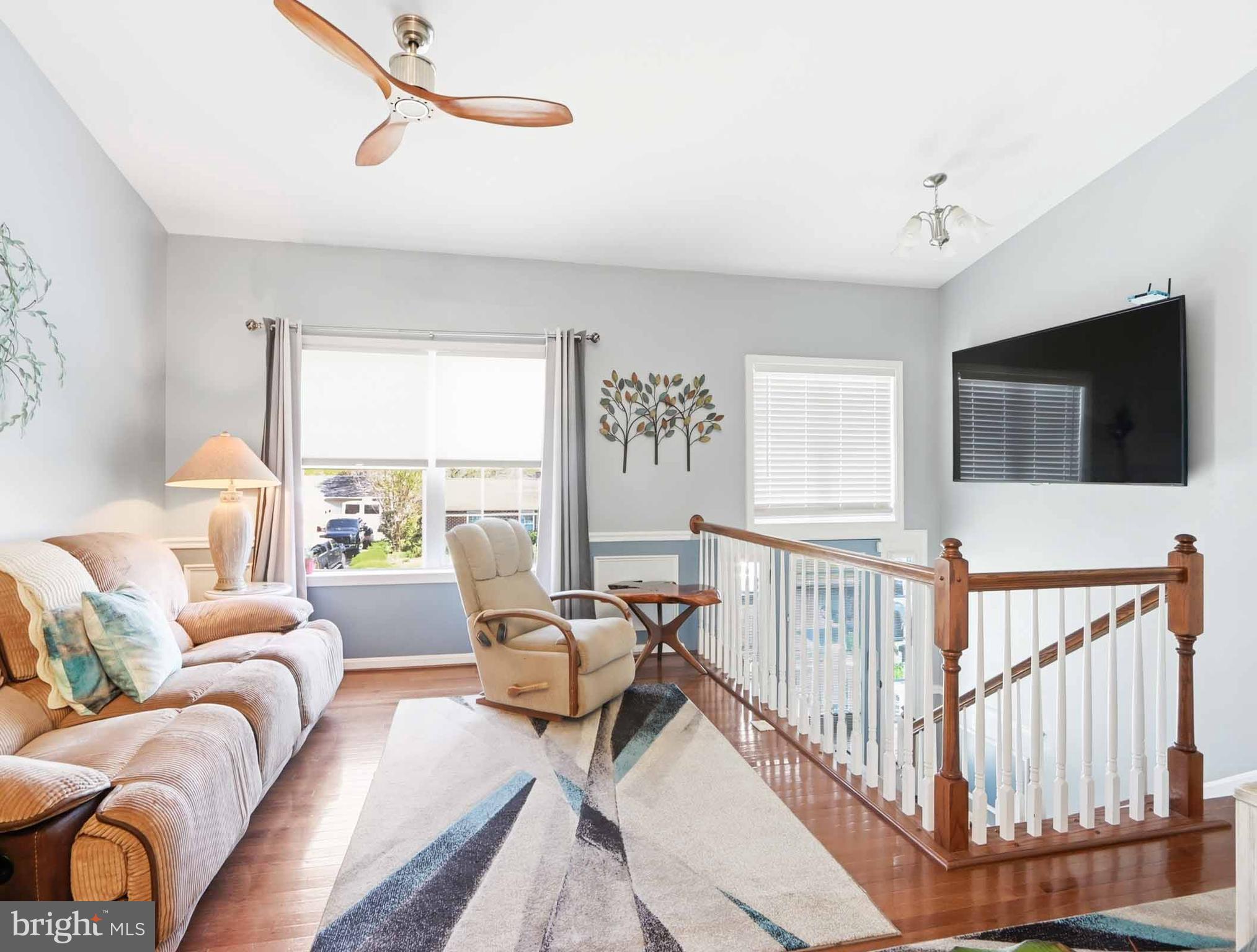 COUNTRY CLUB MANOR - Residential