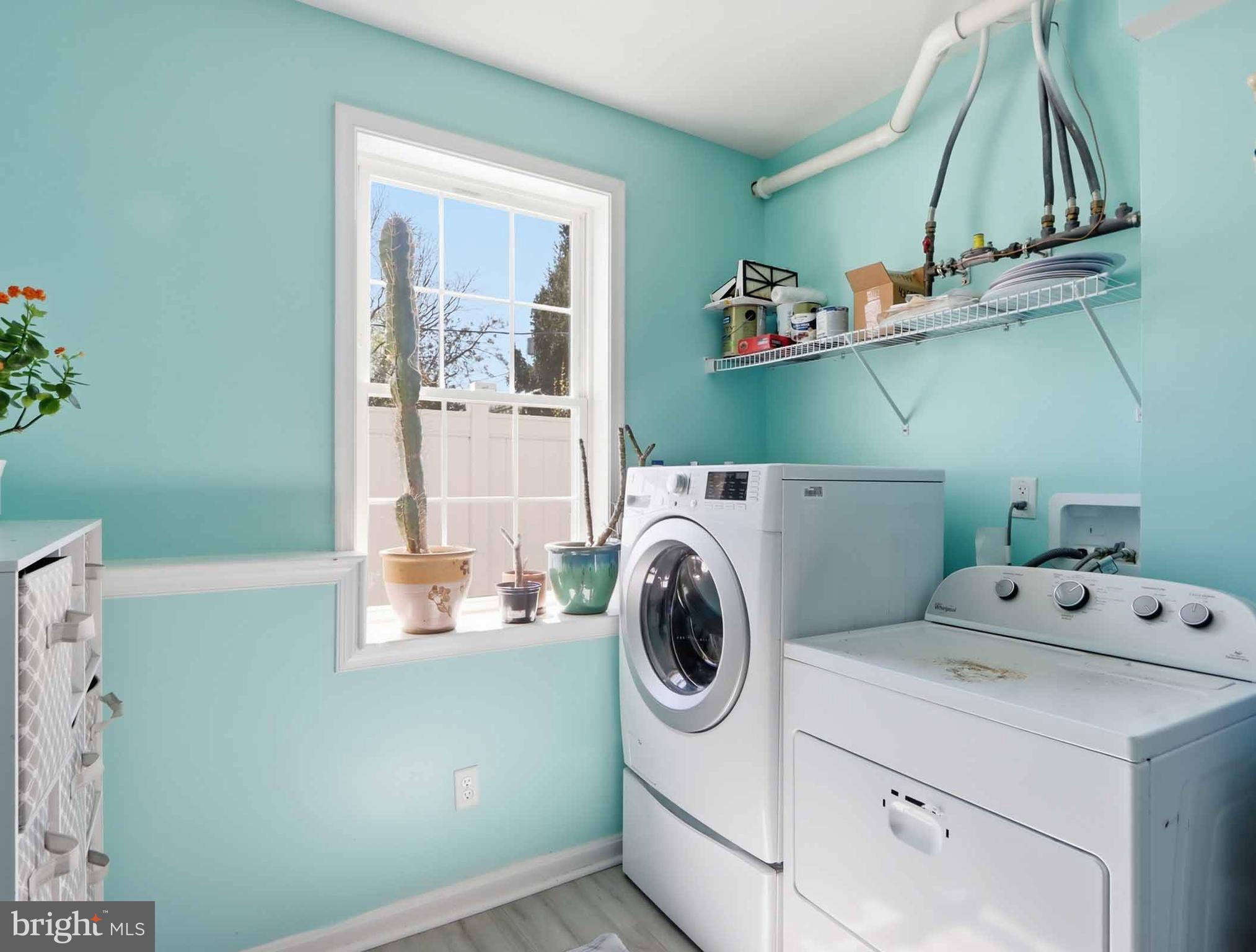 COUNTRY CLUB MANOR - Residential