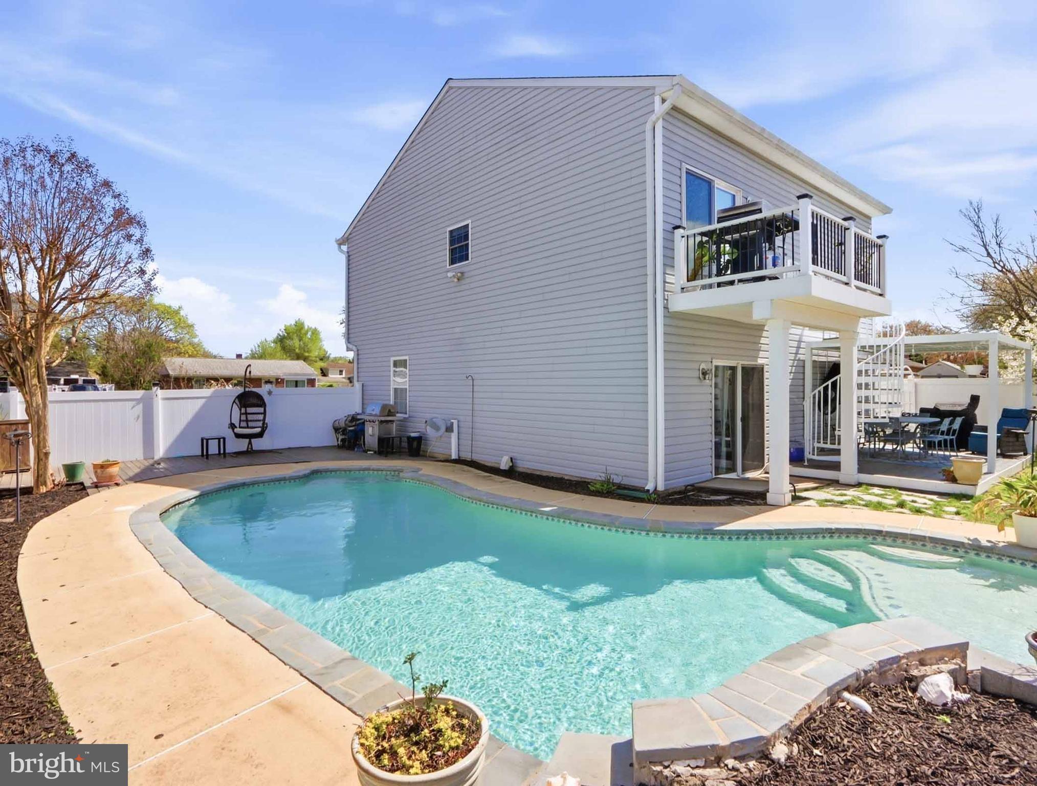 COUNTRY CLUB MANOR - Residential