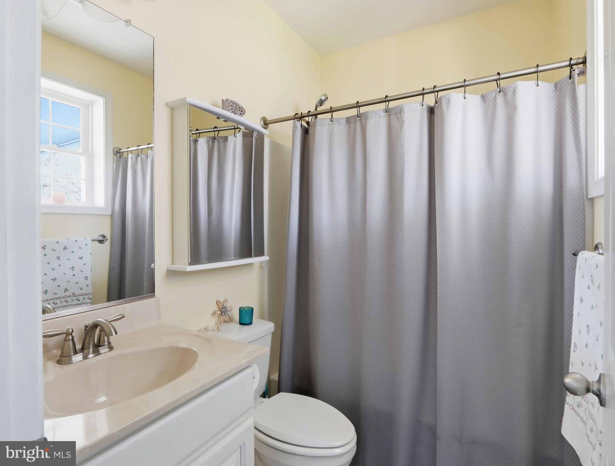 COUNTRY CLUB MANOR - Residential