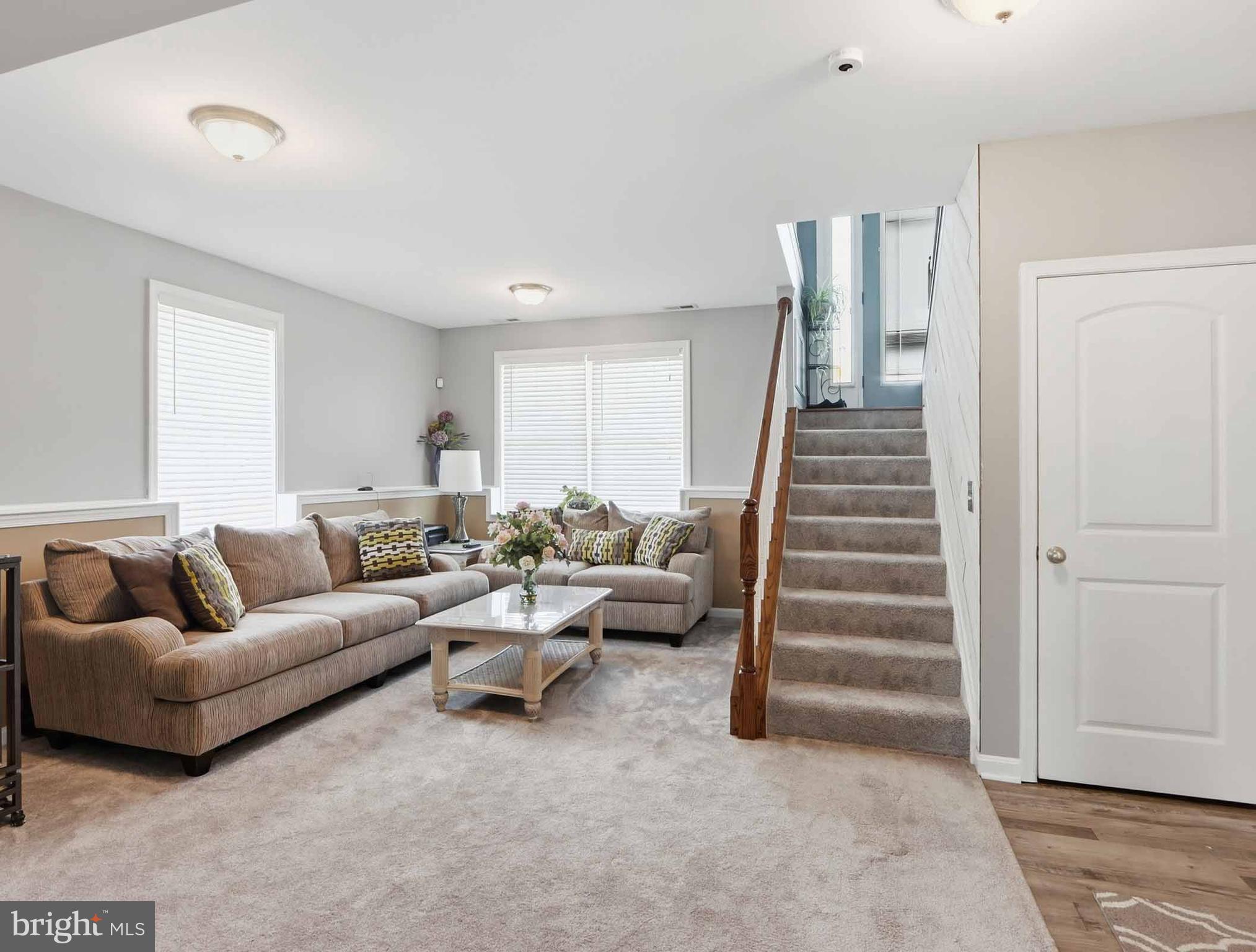 COUNTRY CLUB MANOR - Residential