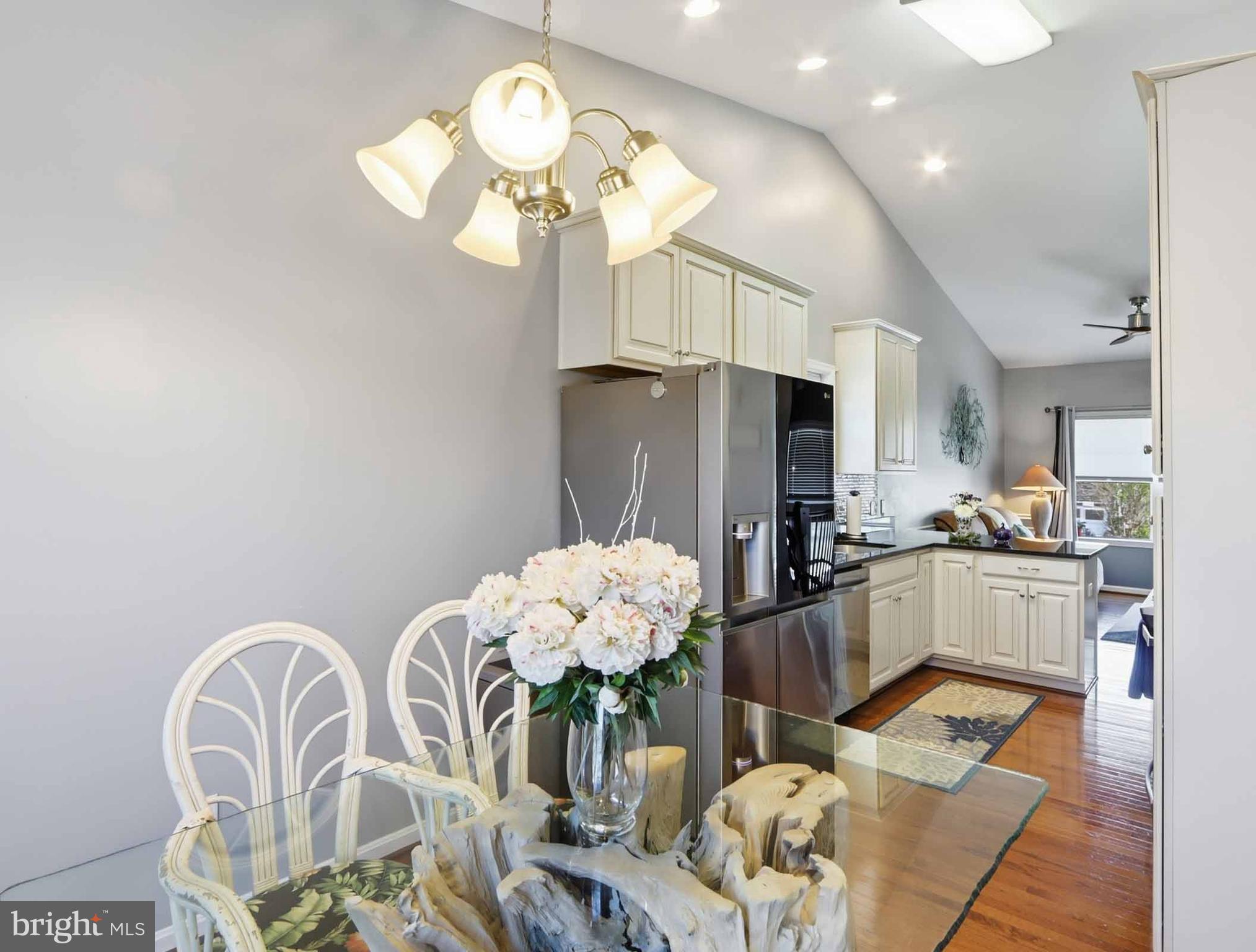 COUNTRY CLUB MANOR - Residential