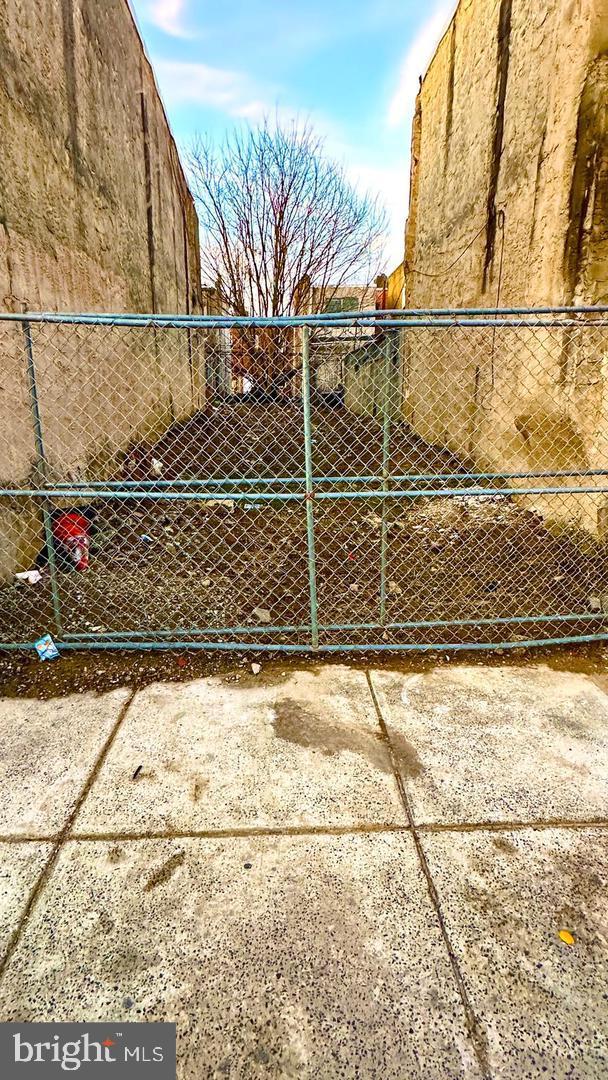 Amazing development opportunity in East Passyunk!!! Huge 16x62 RSA5 building lot is approved and ready to go for a custom new construction home featuring 4br, 4.5ba, finished basement, and roof deck. Approved plans are available upon request. Comps range from 600k+!!! This lot is right down the block from Bok and just a very short walk to Passyunk Ave and all the restaurants, bars and cafés.