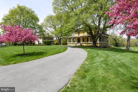 827 Philadelphia Avenue, Chambersburg, PA MLS: PAFL2024554