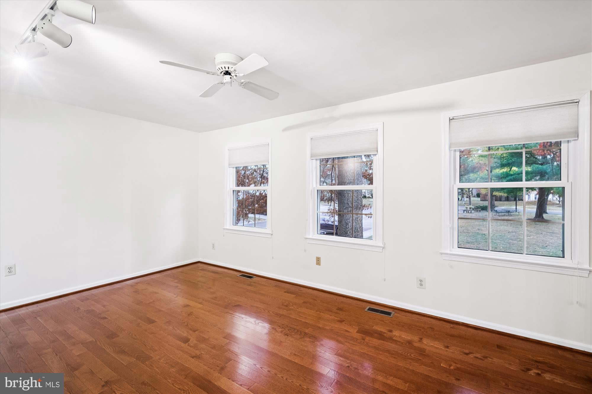 OAKLAND MILLS - Residential