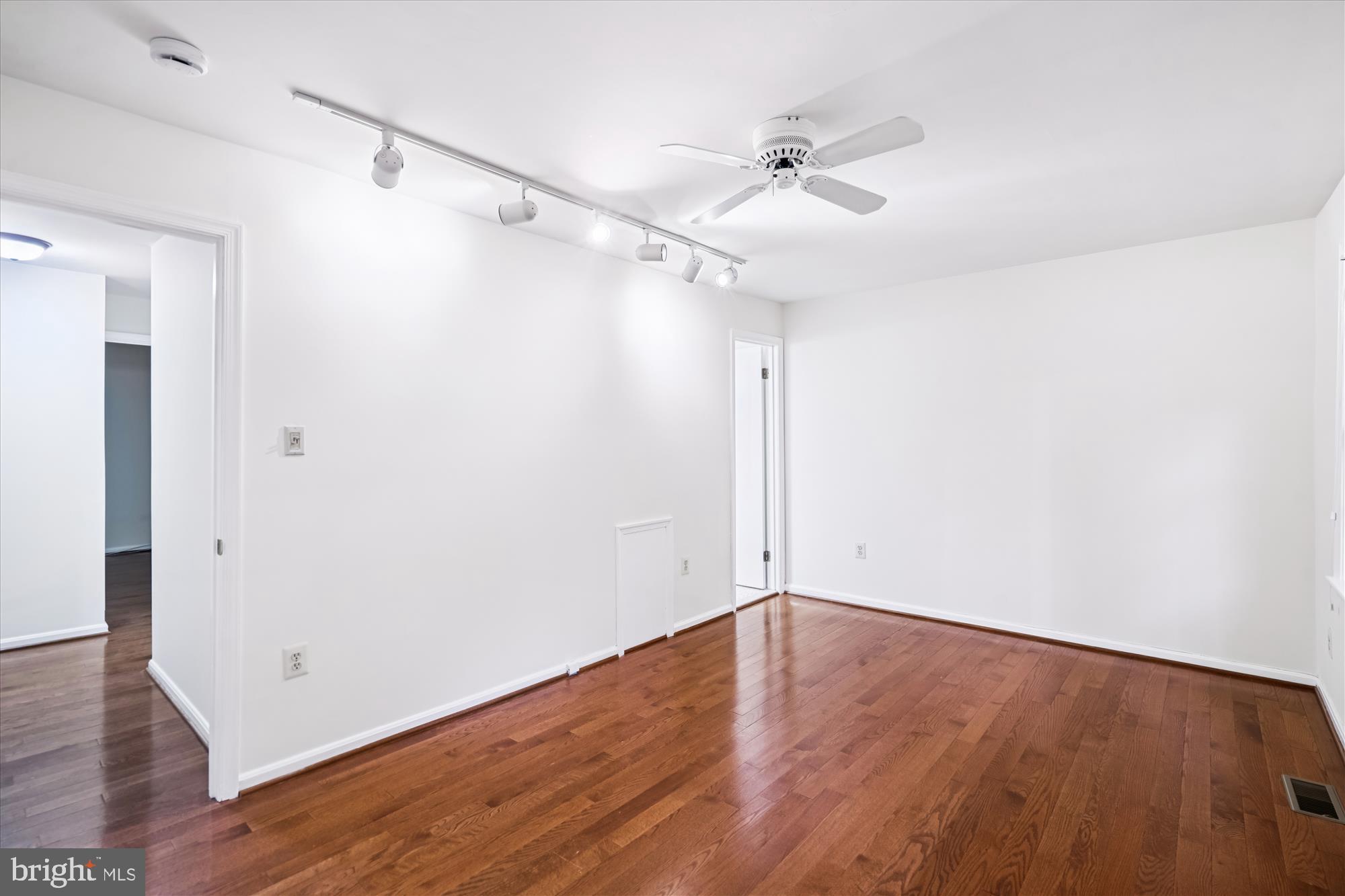 OAKLAND MILLS - Residential