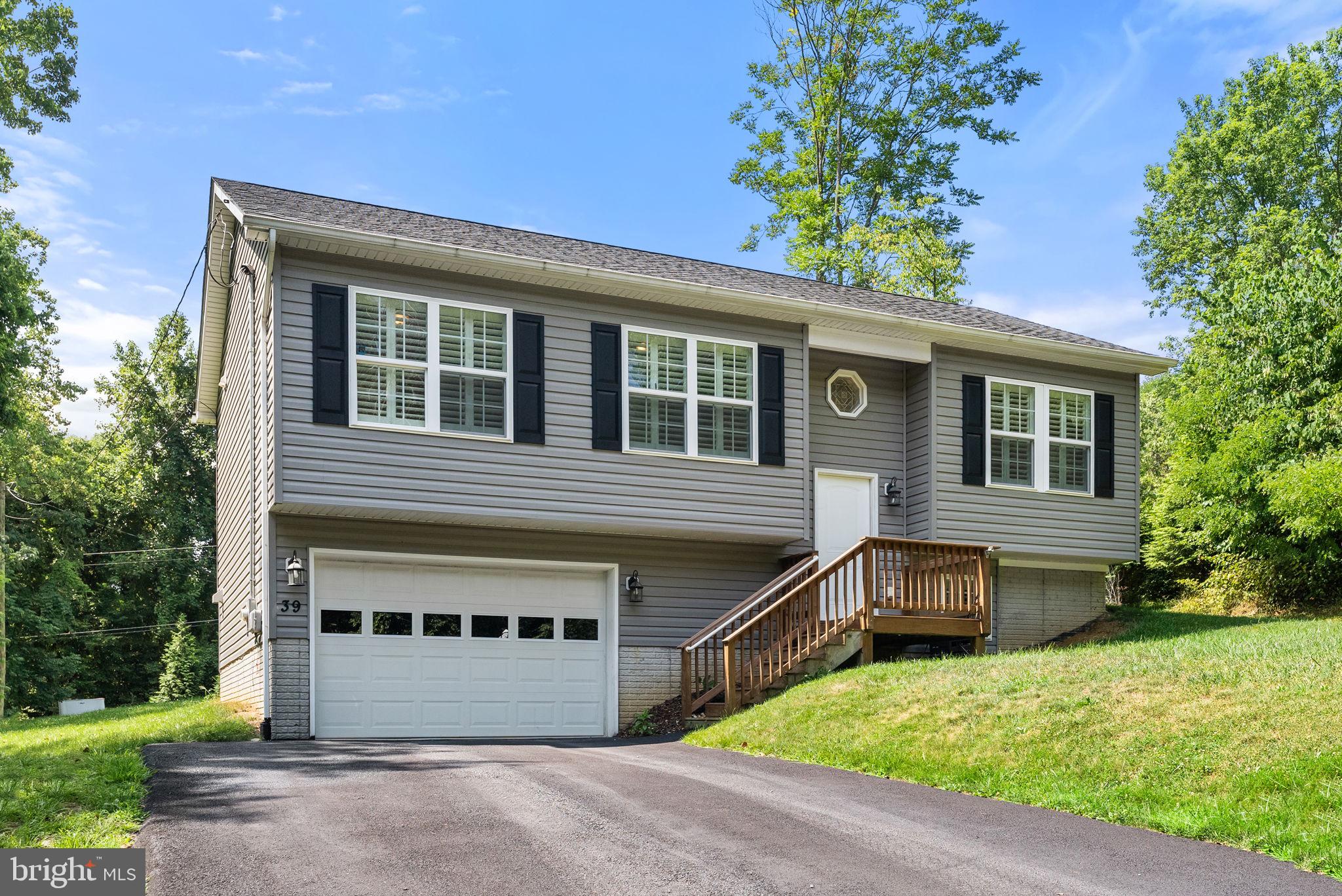 MOUNTAIN VIEW ESTATES - Residential