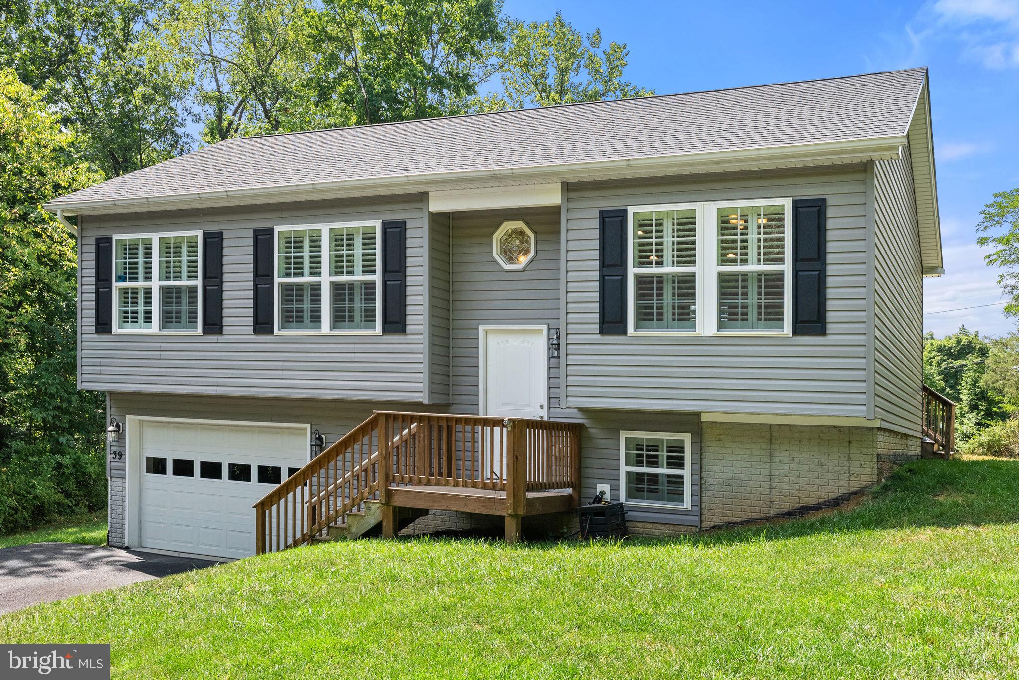 MOUNTAIN VIEW ESTATES - Residential