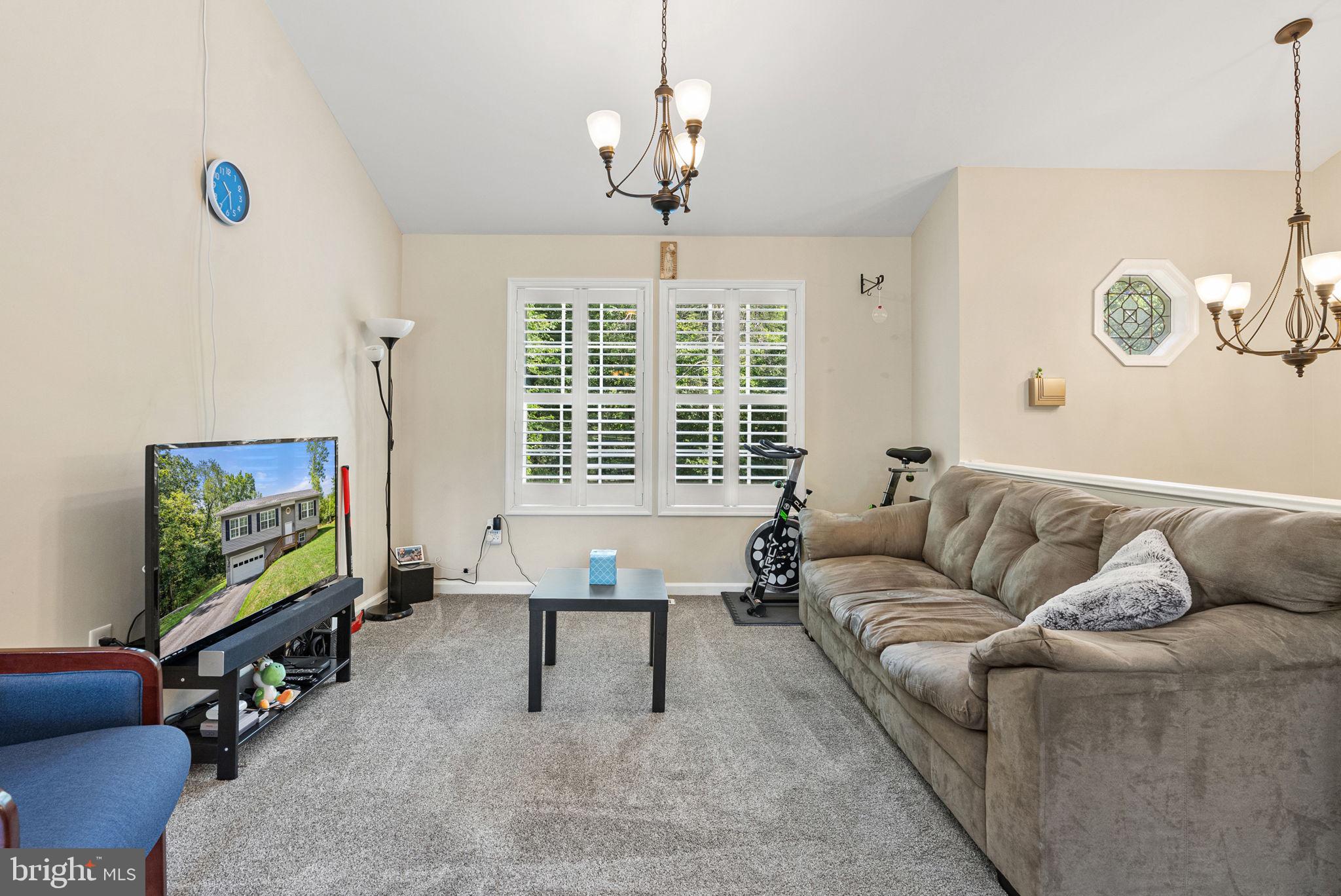 MOUNTAIN VIEW ESTATES - Residential