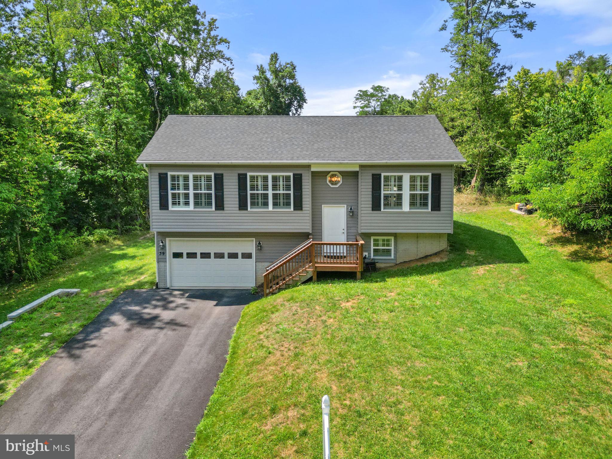 MOUNTAIN VIEW ESTATES - Residential