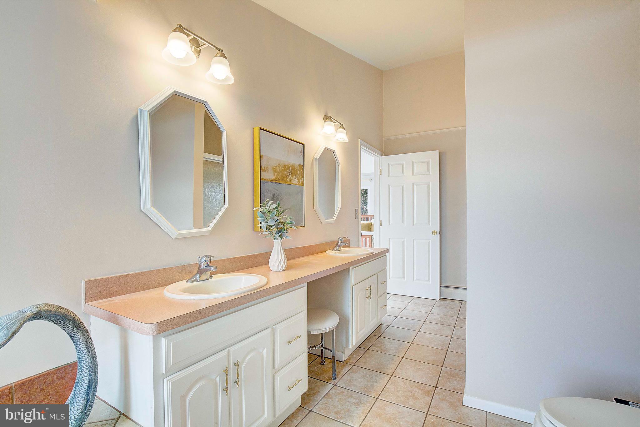 HILLSMERE SHORES - Residential