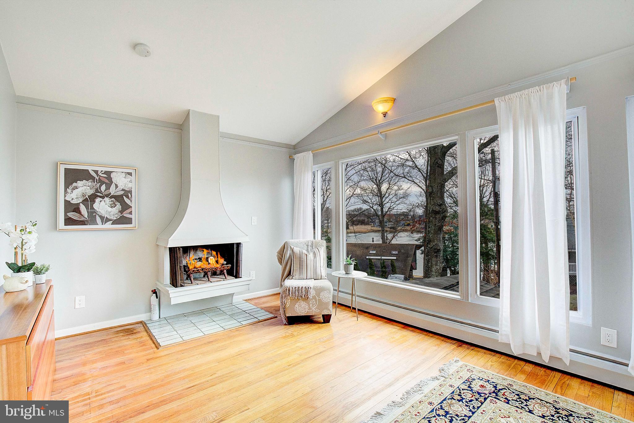 HILLSMERE SHORES - Residential