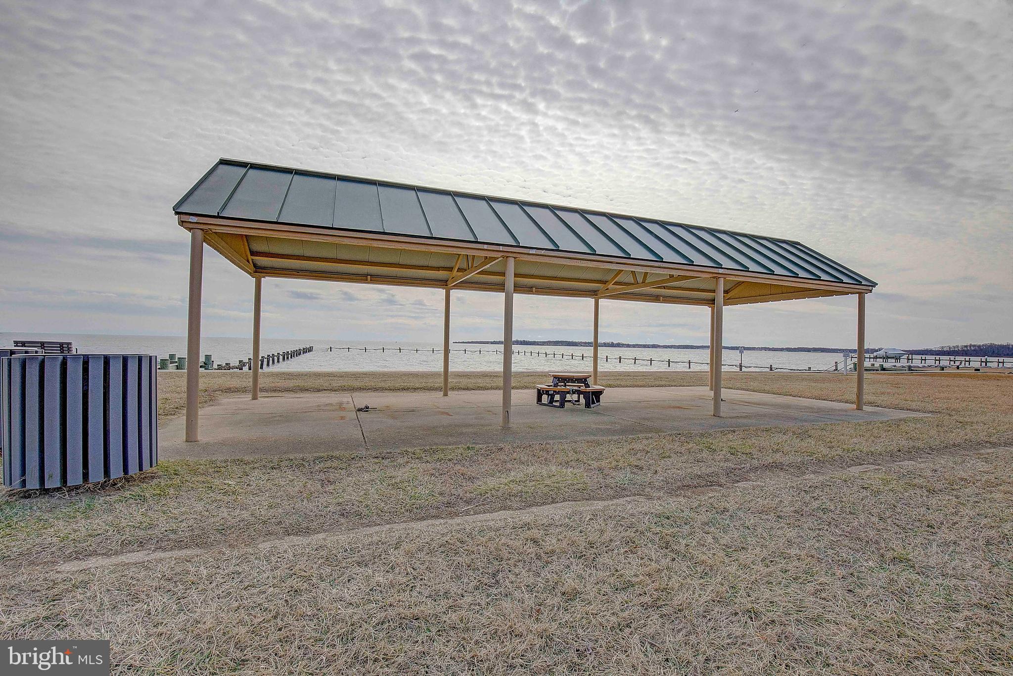 HILLSMERE SHORES - Residential